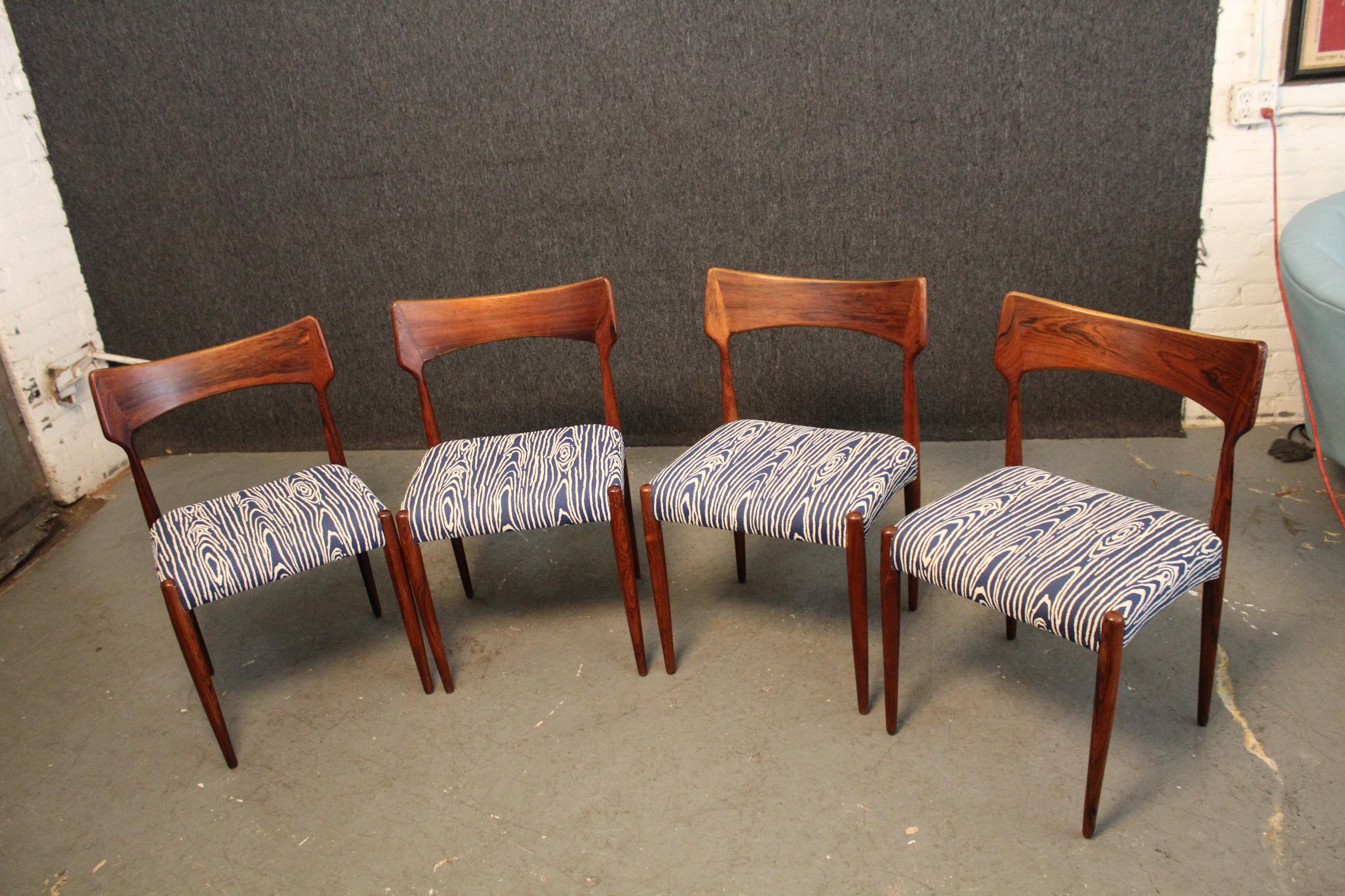 Mid-Century Modern Ensemble de 8 chaises danoises en bois de rose 