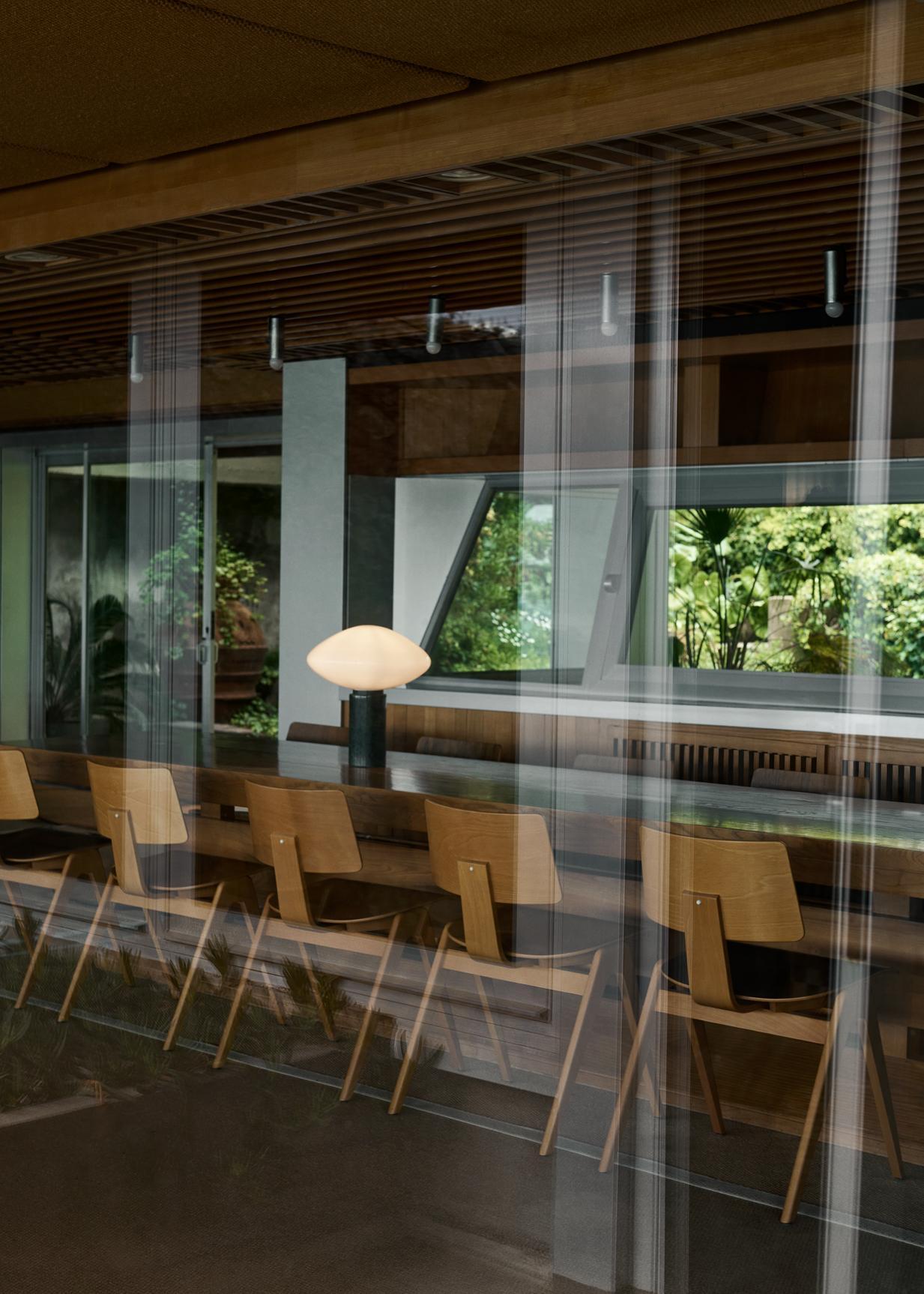 Mid-Century moderno Set di 8 sedie Daystak - Beeche e Noce - di Robin Day per &Tradition in vendita