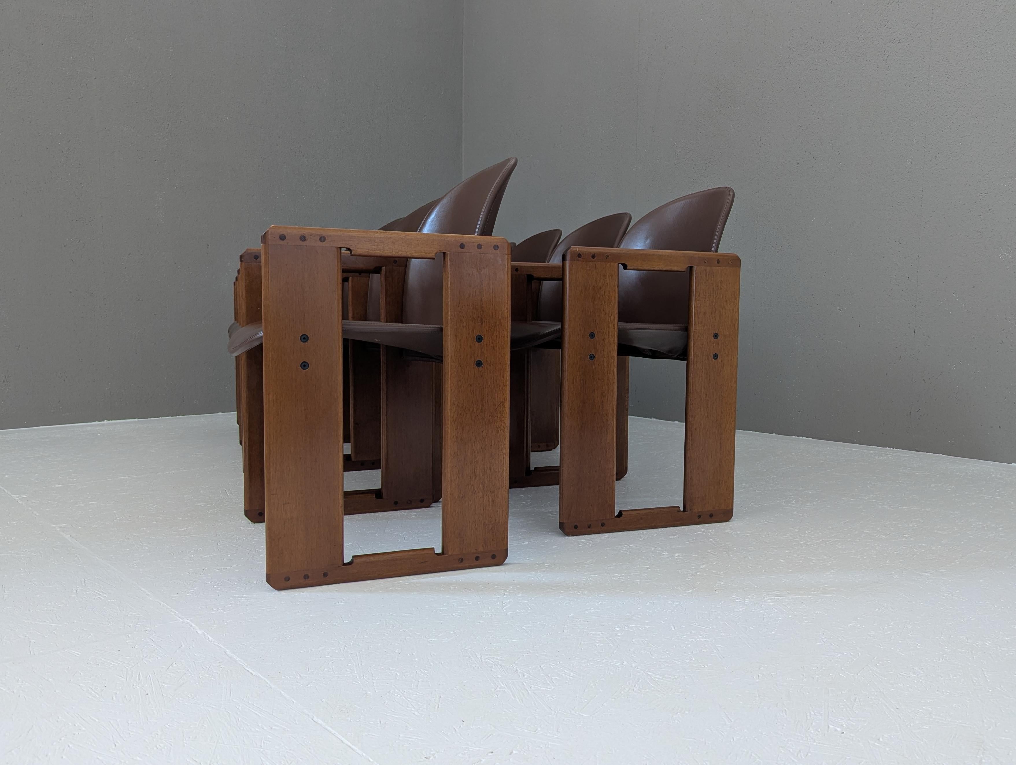 Satz von 8 Dialogo-Stühlen von Afra & Tobia Scarpa für B & B Italia, 1970er Jahre (Moderne der Mitte des Jahrhunderts) im Angebot