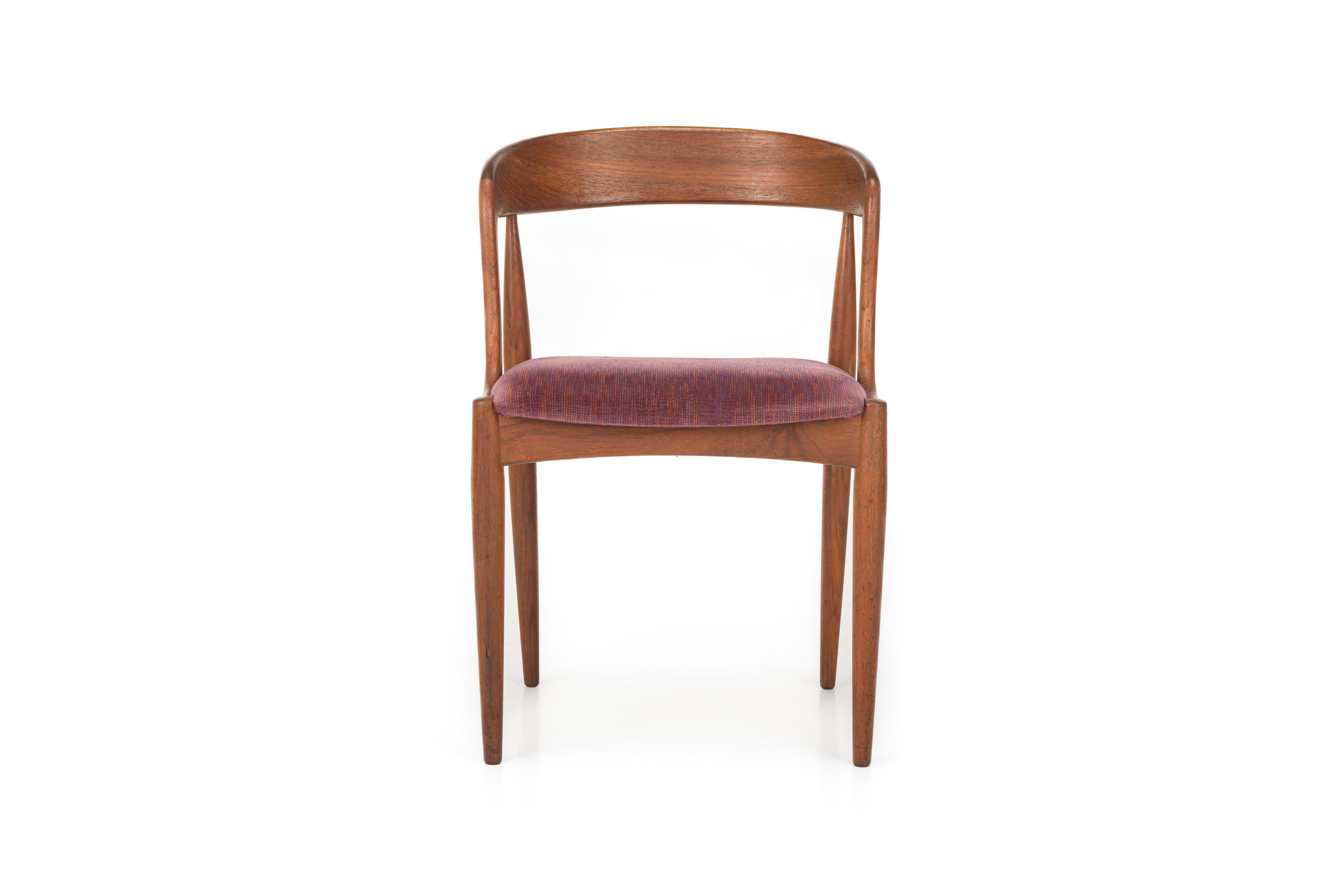 Mid-Century Modern Set of 8 dining chairs by Johannes Andersen for Uldum, Denmark 1960s For Sale