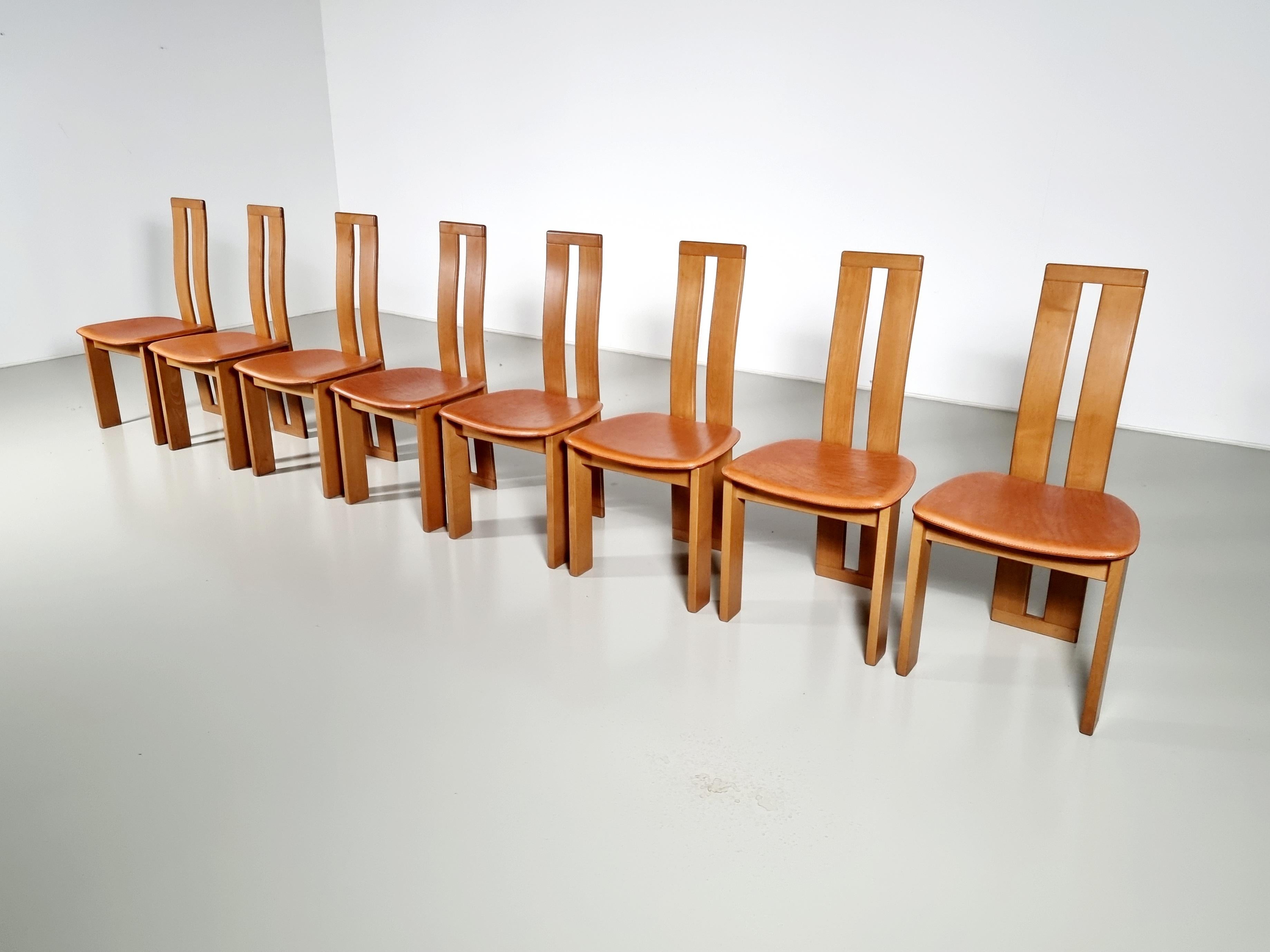 A set of 8 sculpted beech wood dining chairs by Mario Marenco for Mobil Girgi 1970s.

The chairs are designed in the typical fashion of Mario Marenco, with 2 big horizontal wood beams, a curved backrest stretching from below to the top, the