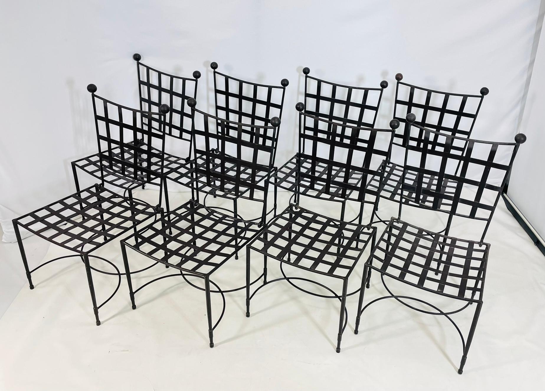 Bellissimo set di 8 sedie da pranzo disegnate da Mario Papperzini e prodotte negli Stati Uniti negli anni '80 o prima.

Le sedie erano originariamente prodotte da Salterini, ma Amalfi le produce da tempo e il loro sito mostra tutti questi am designs