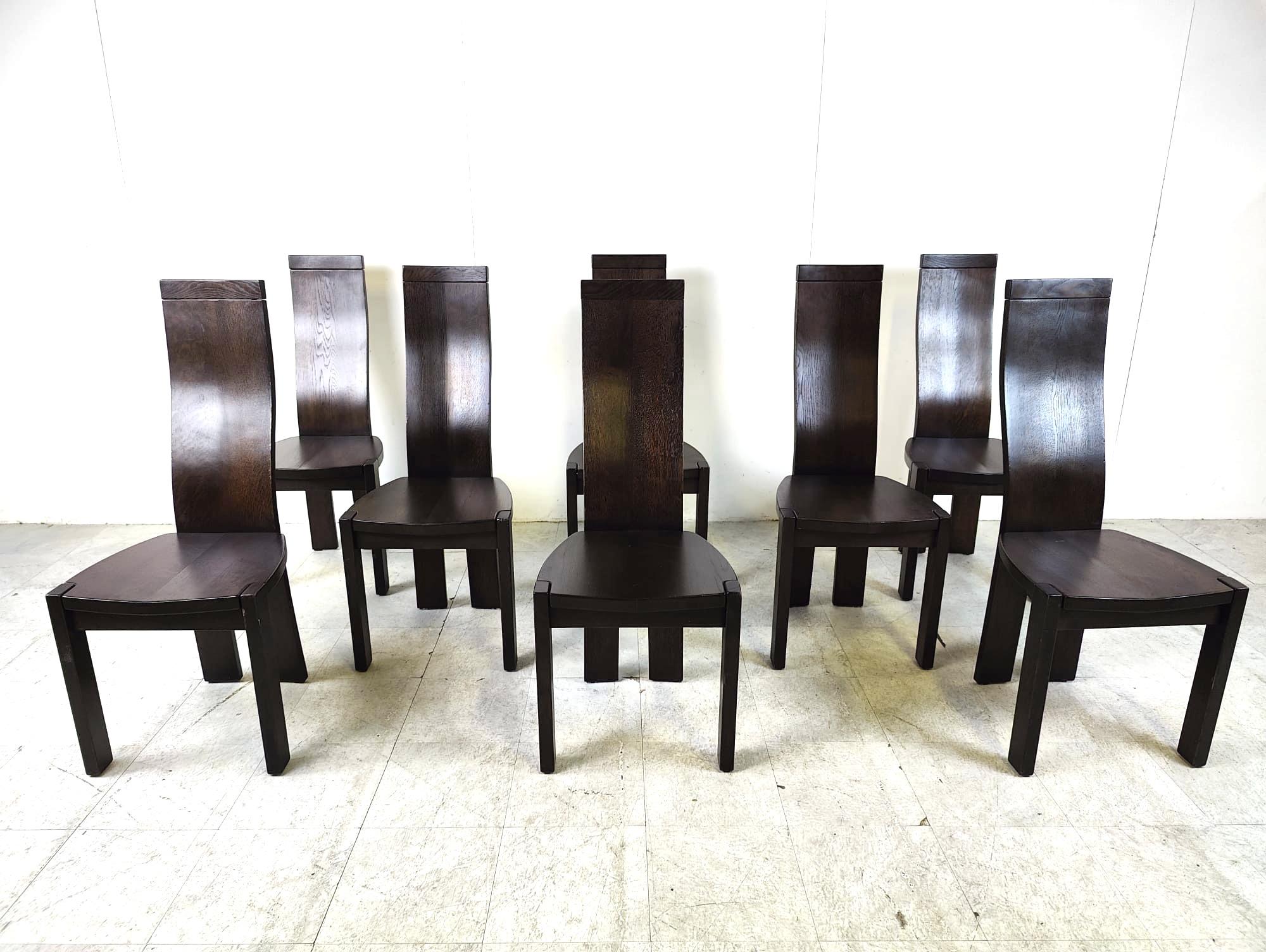 Elegant, sculptural high back dining chairs by Vanden Berghe Pauvers.

The chairs are in overal good condition

1980s - Belgium

Dimensions:
Height: 108cm/42.51