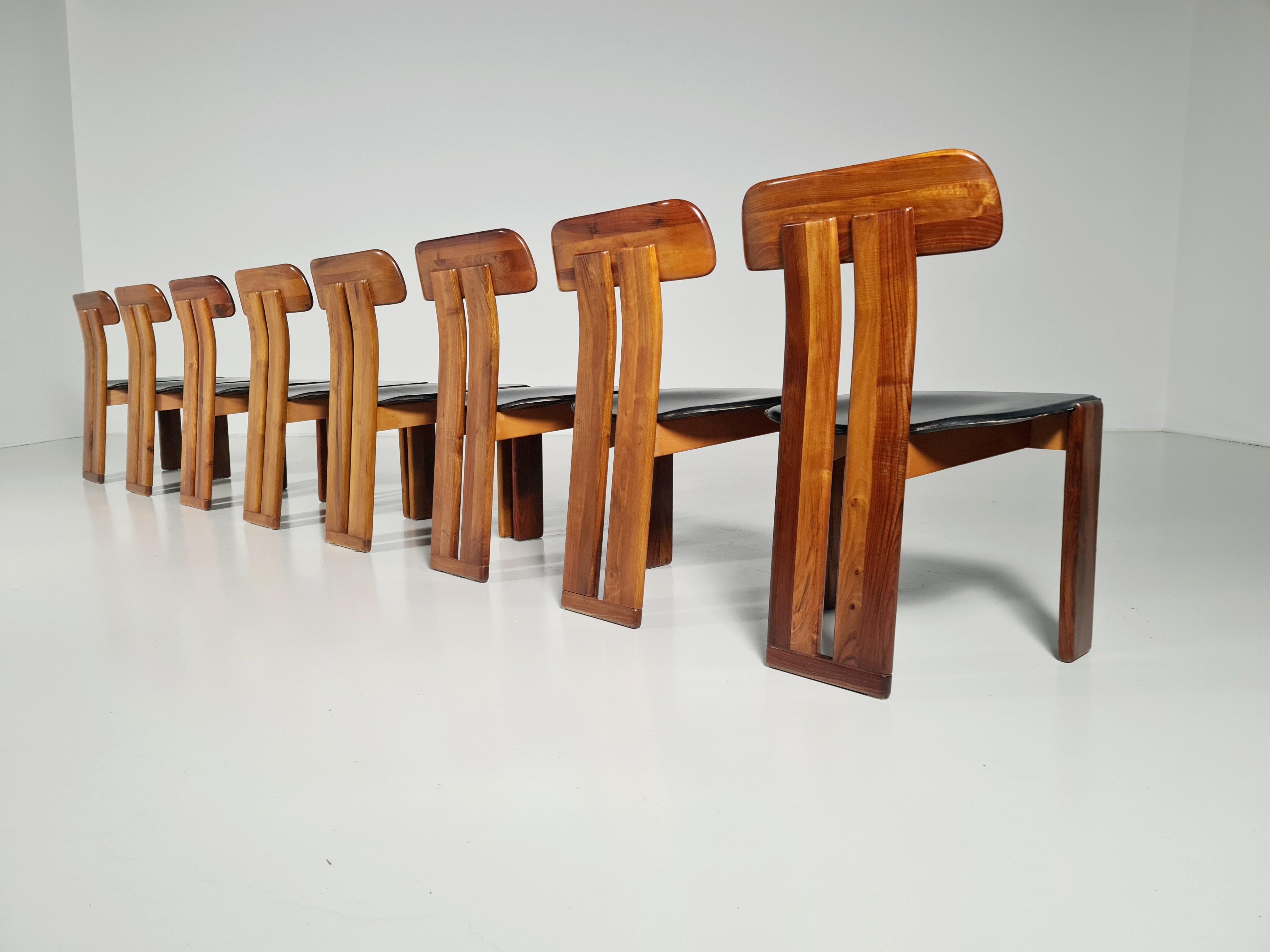 Set of 8 Dining Chairs by Sapporo for Mobil Girgi, Italy, 1970s In Good Condition In amstelveen, NL