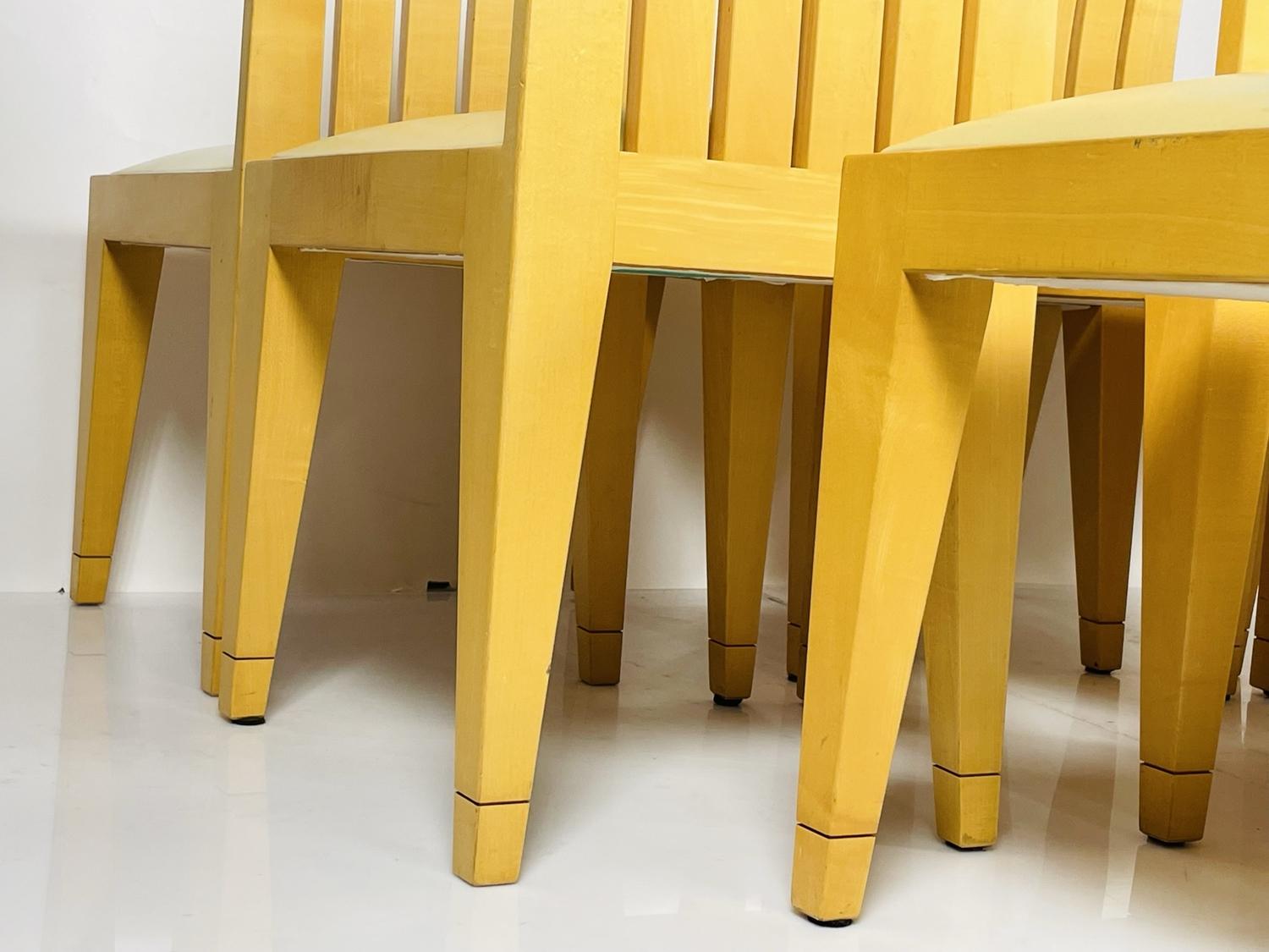 Satz von 8 Esszimmerstühlen aus blondem Holz und Lederpolsterung. im Angebot 2