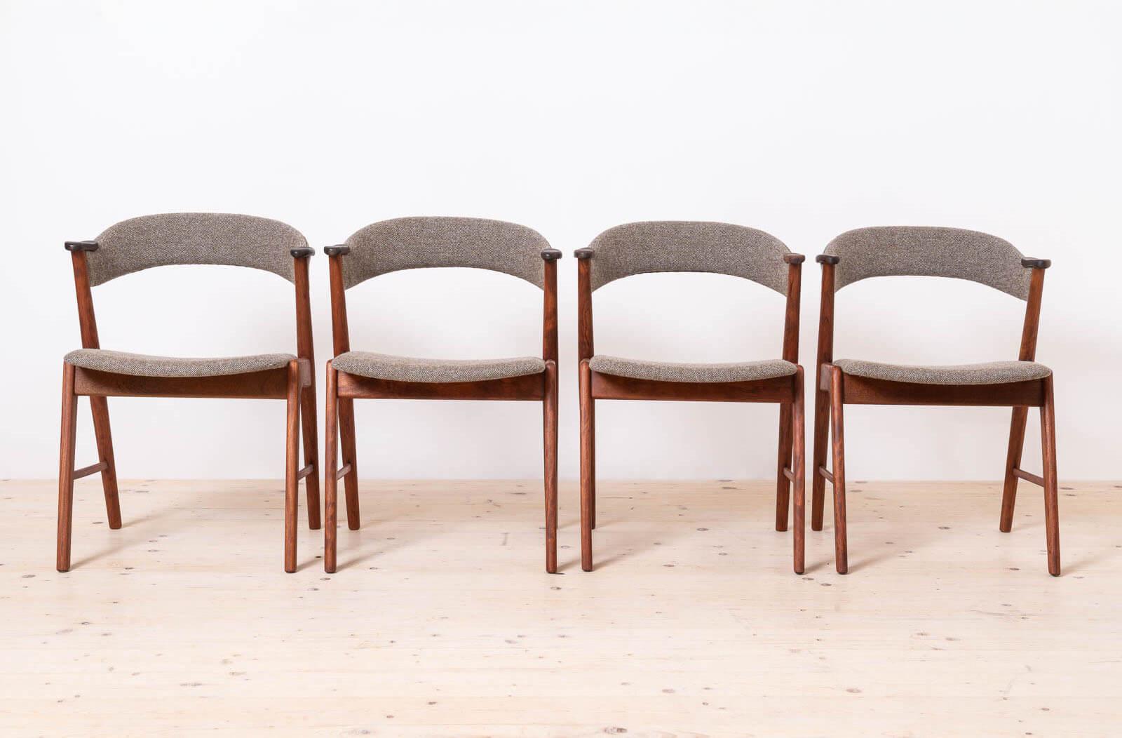 A olio Set di 8 sedie da pranzo in stile Kai Kristiansen, anni '60, Korup, completamente restaurate in vendita