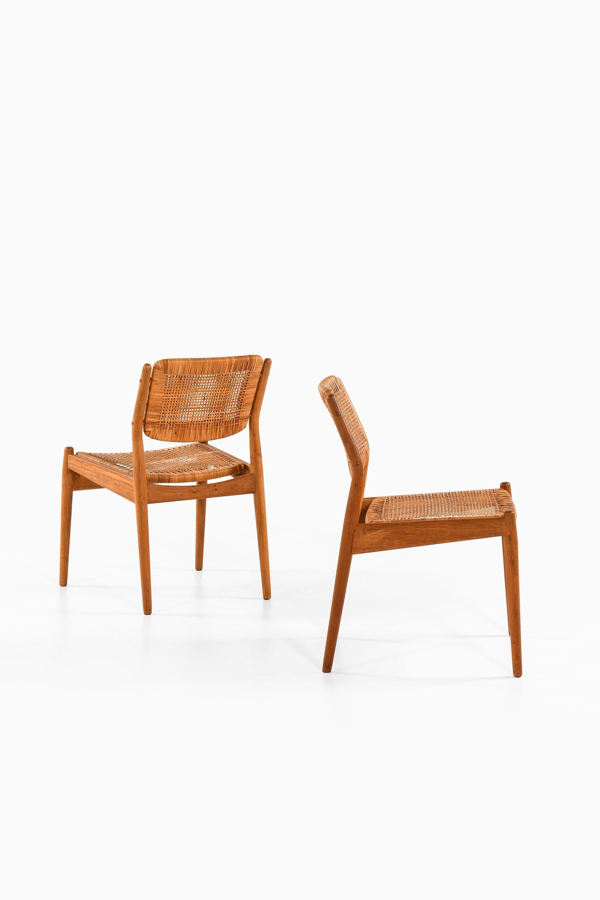 Scandinavian Modern Set of 8 Dining Chairs in Oak and Woven Cane by Arne Vodder, 1951 For Sale