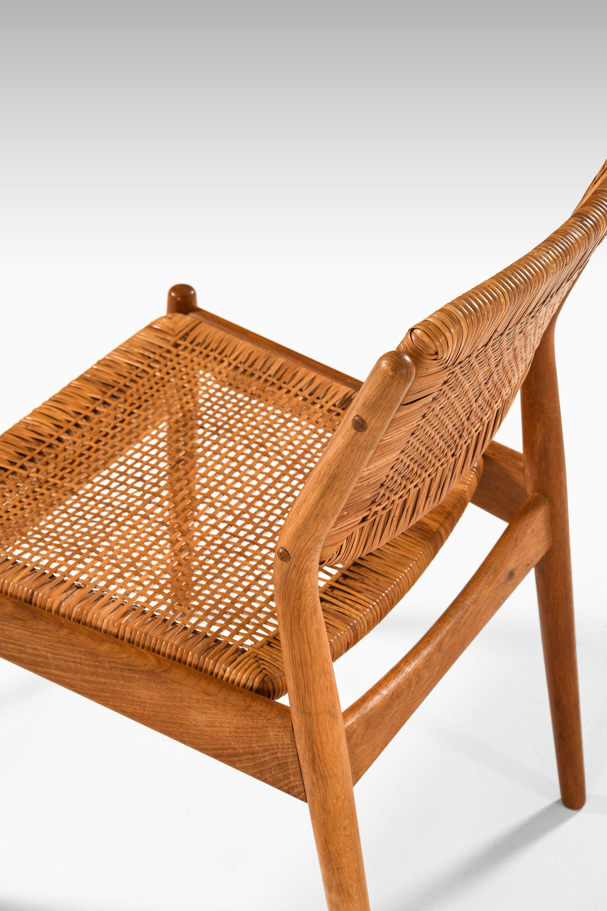 XX secolo Set di 8 sedie da pranzo in Oak e canna intrecciata di Arne Vodder, 1951 in vendita
