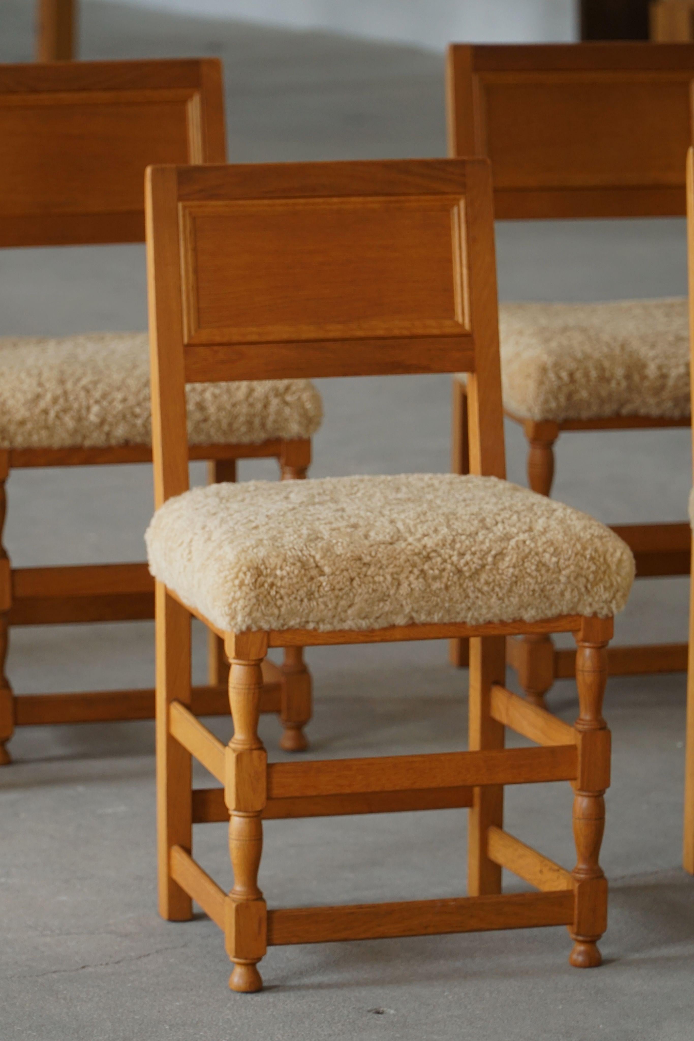 Danese Set di 8 sedie da pranzo in Oak e lana d'agnello, stile moderno danese, Rud Rasmussen, anni '40 in vendita
