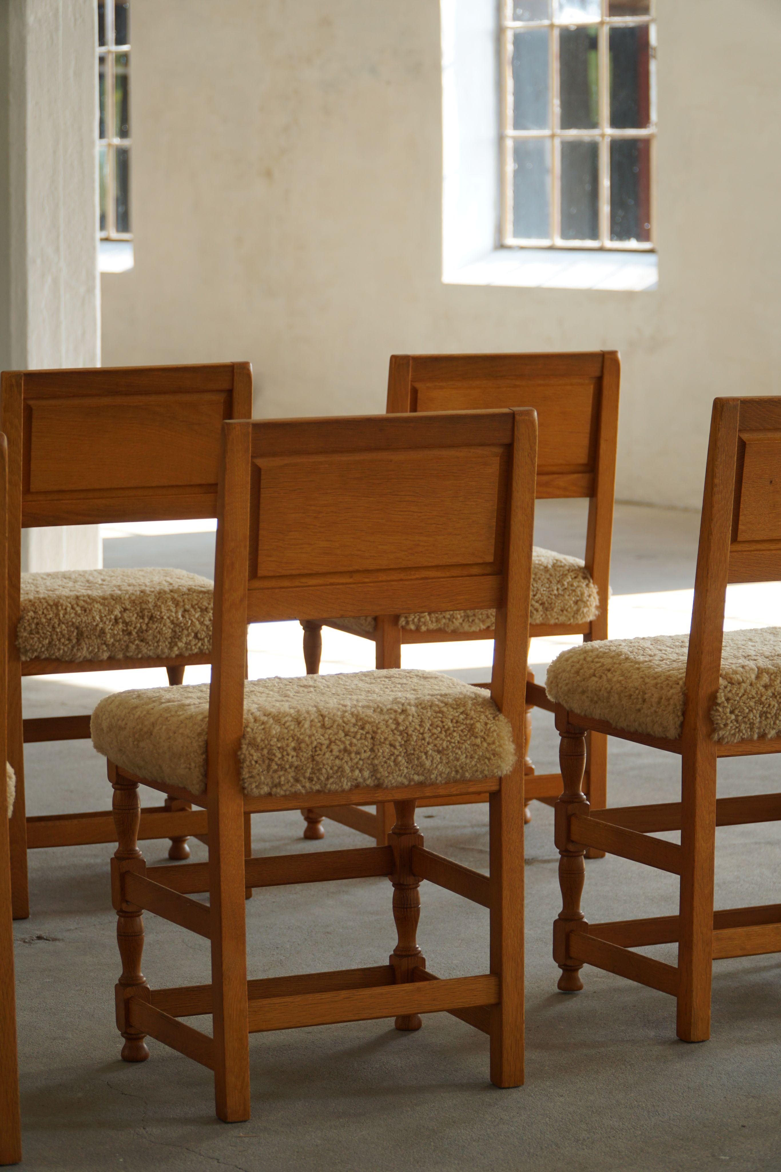 Pelle di agnello Set di 8 sedie da pranzo in Oak e lana d'agnello, stile moderno danese, Rud Rasmussen, anni '40 in vendita
