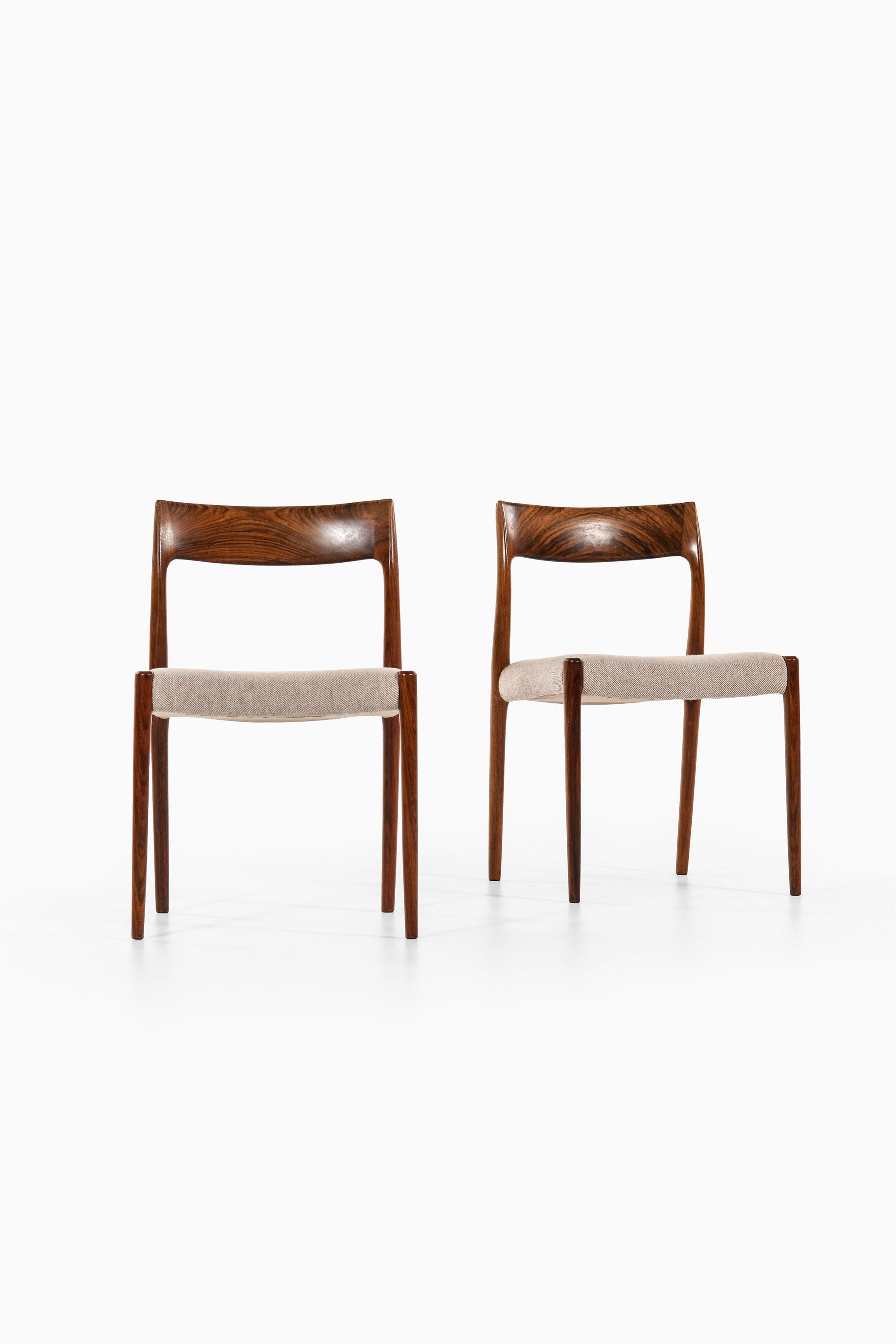 Set of 8 Dining Chairs in Rosewood and Grey Wool Fabric by Niels O. Møller, 1950's

Additional Information:
Material: Rosewood and grey wool fabric
Style: Mid century, Scandinavian
Set of 8 dining chairs model 77
Produced by J.L. Møllers møbelfabrik