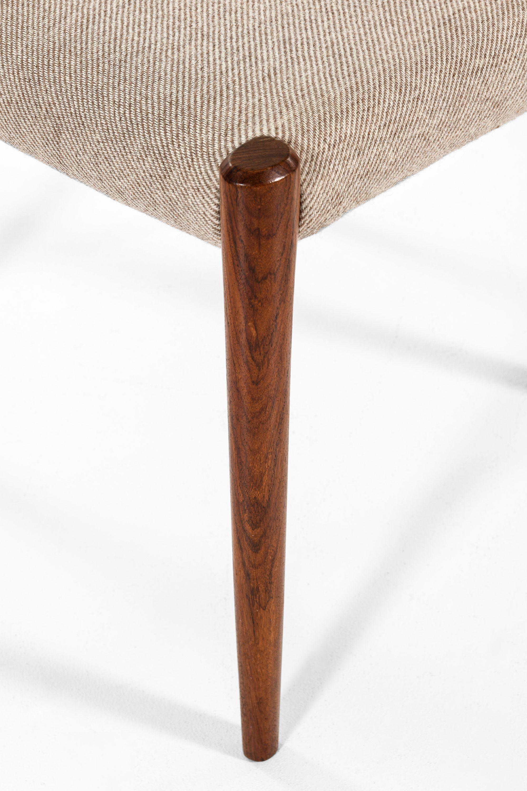 Set of 8 Dining Chairs in Rosewood & Grey Wool Fabric by Niels O. Møller, 1950's In Good Condition In Limhamn, Skåne län