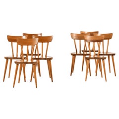 Conjunto de 8 sillas de comedor de pino macizo de Göran Malmvall, años 40