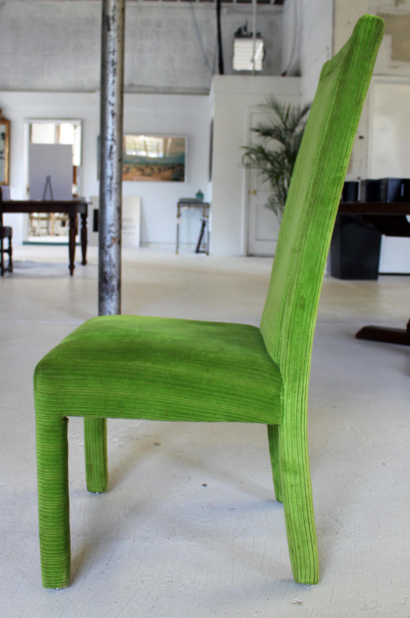 Set of 8 Dining Chairs in Vintage Classic Green Color In Good Condition For Sale In Bridport, CT