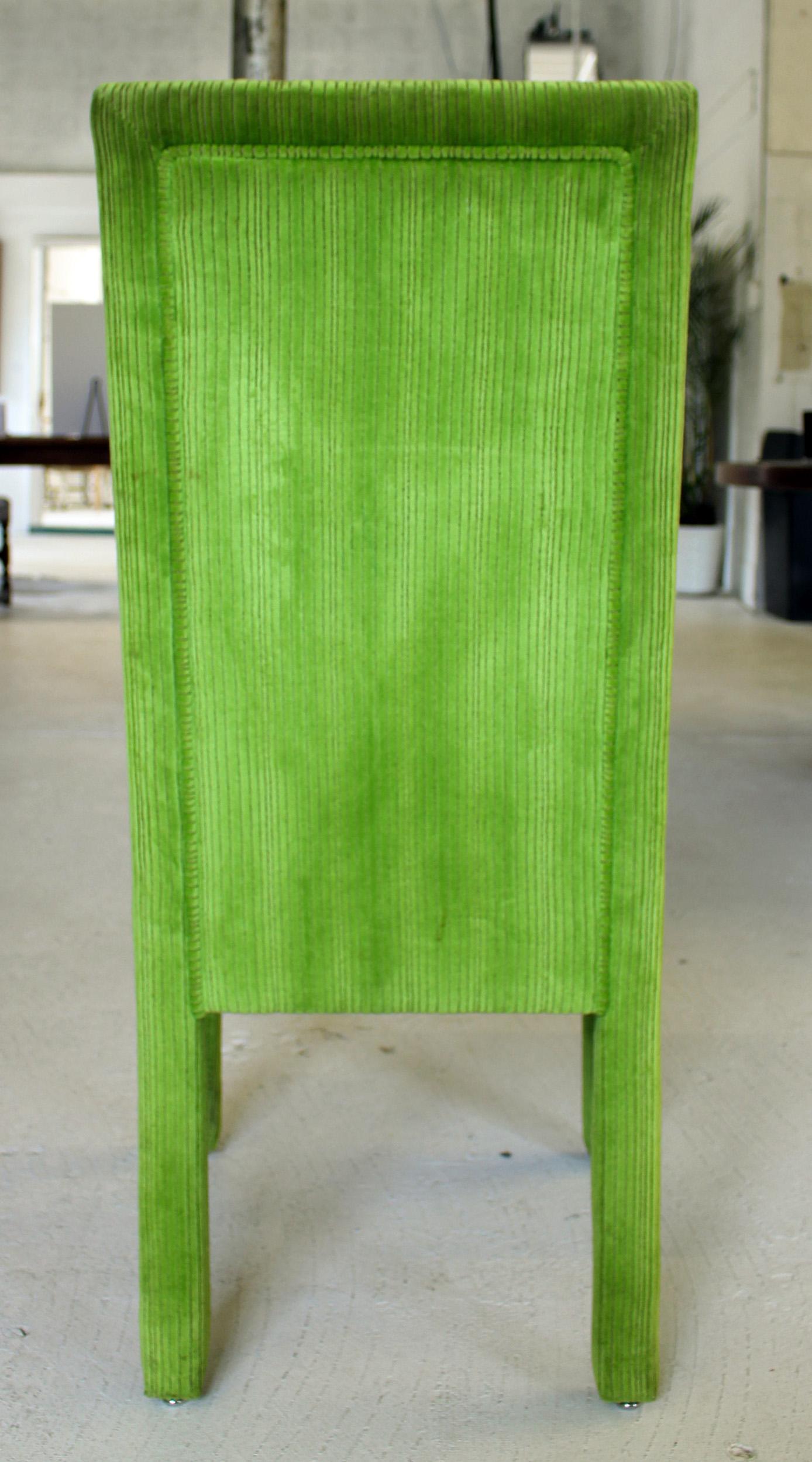 Late 20th Century Set of 8 Dining Chairs in Vintage Classic Green Color For Sale