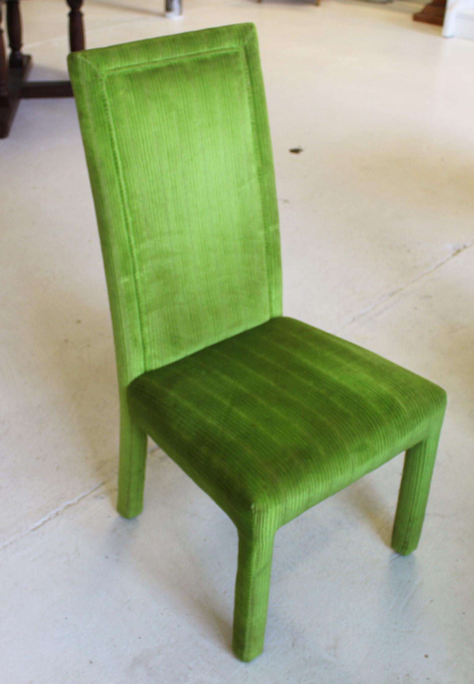 Set of 8 Dining Chairs in Vintage Classic Green Color For Sale 3