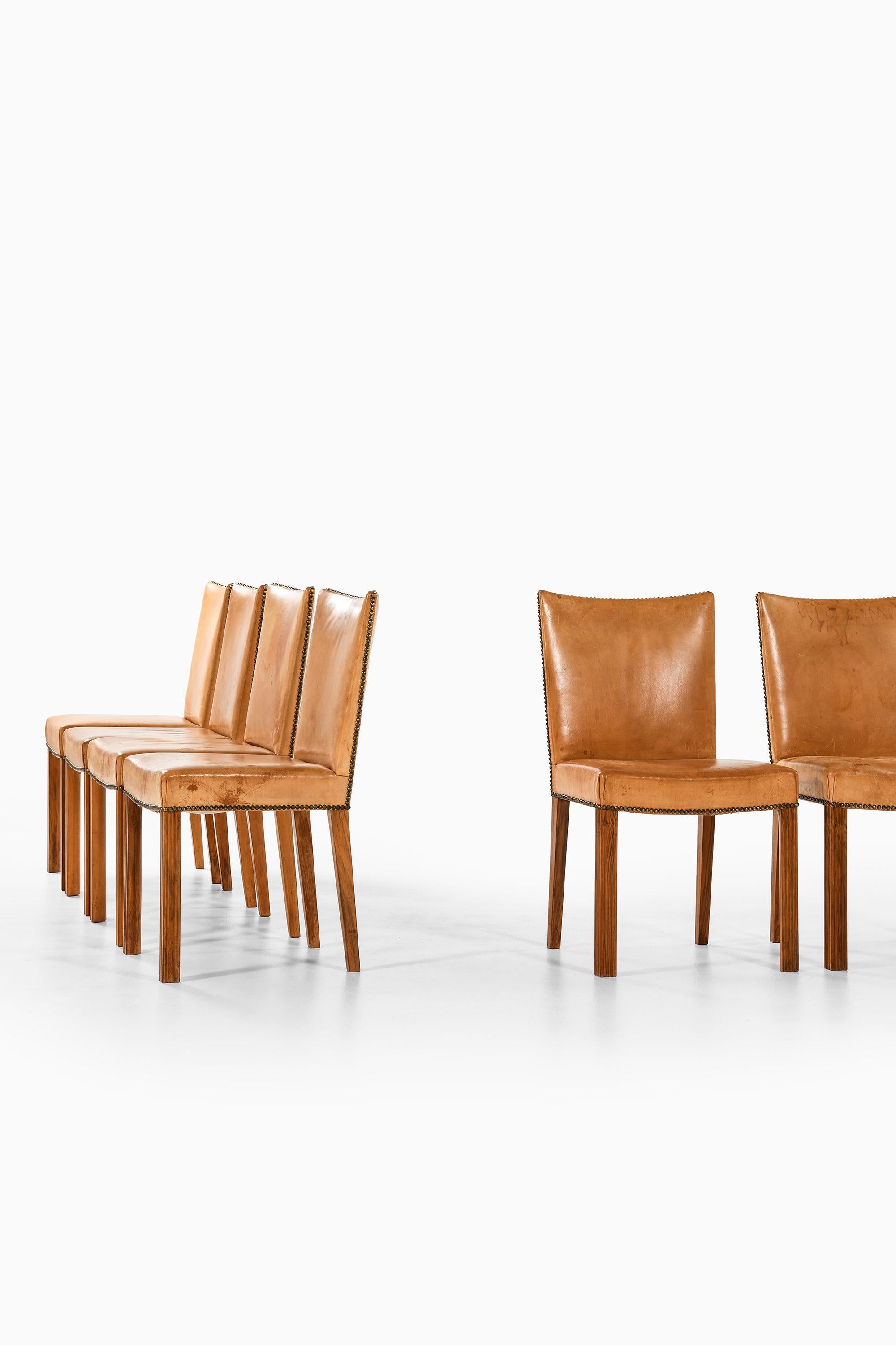 Scandinavian Modern Set of 8 Dining Chairs in Walnut and Brass, 1940s For Sale