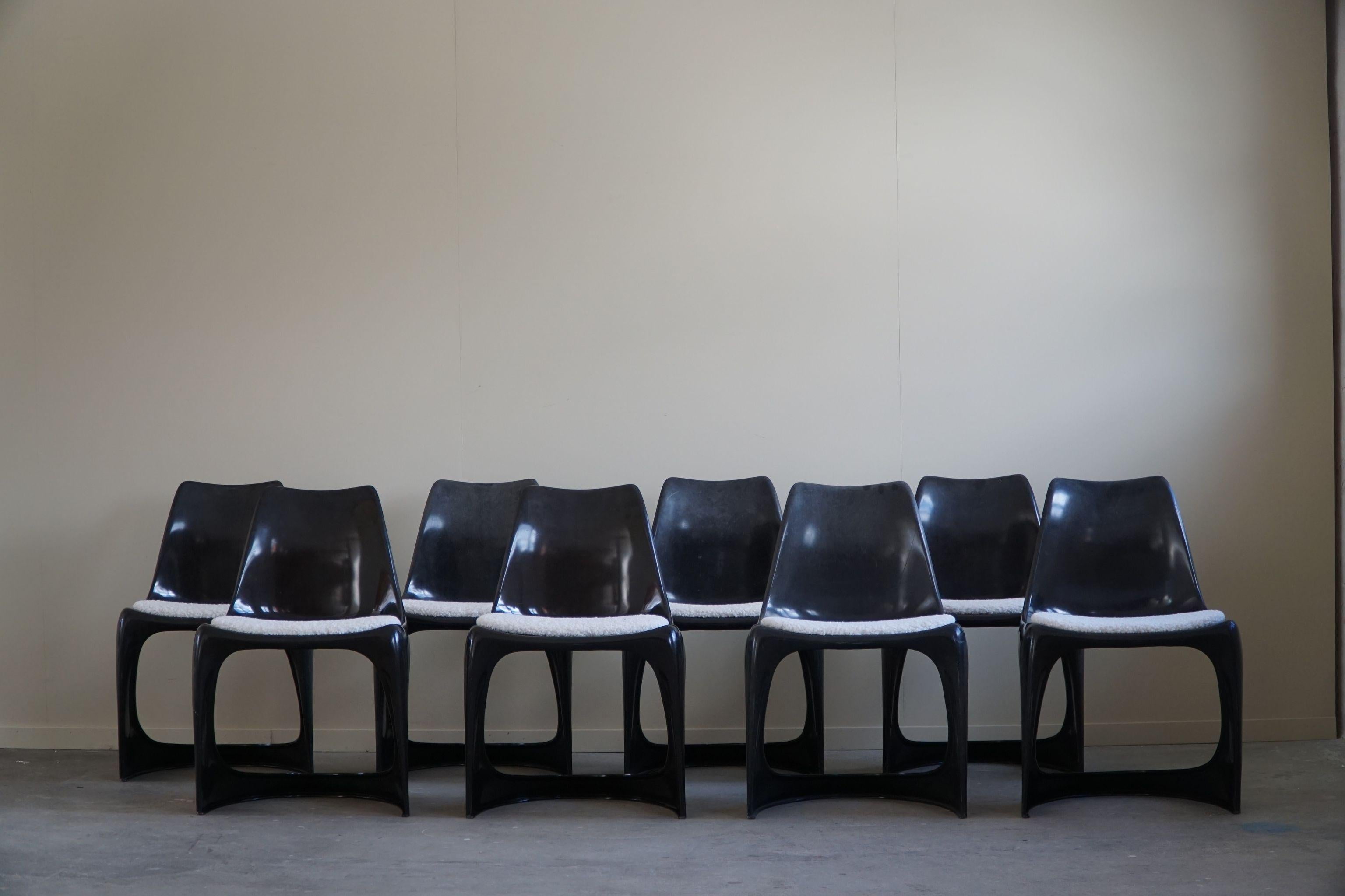Ensemble de 8 chaises de salle à manger, retapissées en bouclé blanc, Steen Østergaard, années 1960 11