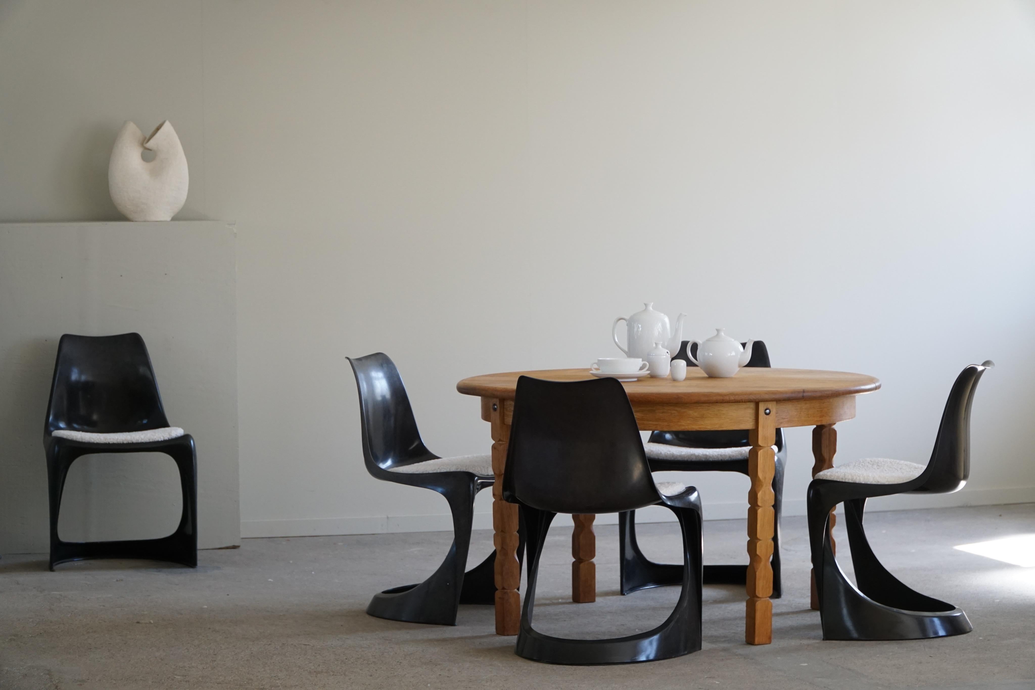 Bouclé Ensemble de 8 chaises de salle à manger, retapissées en bouclé blanc, Steen Østergaard, années 1960