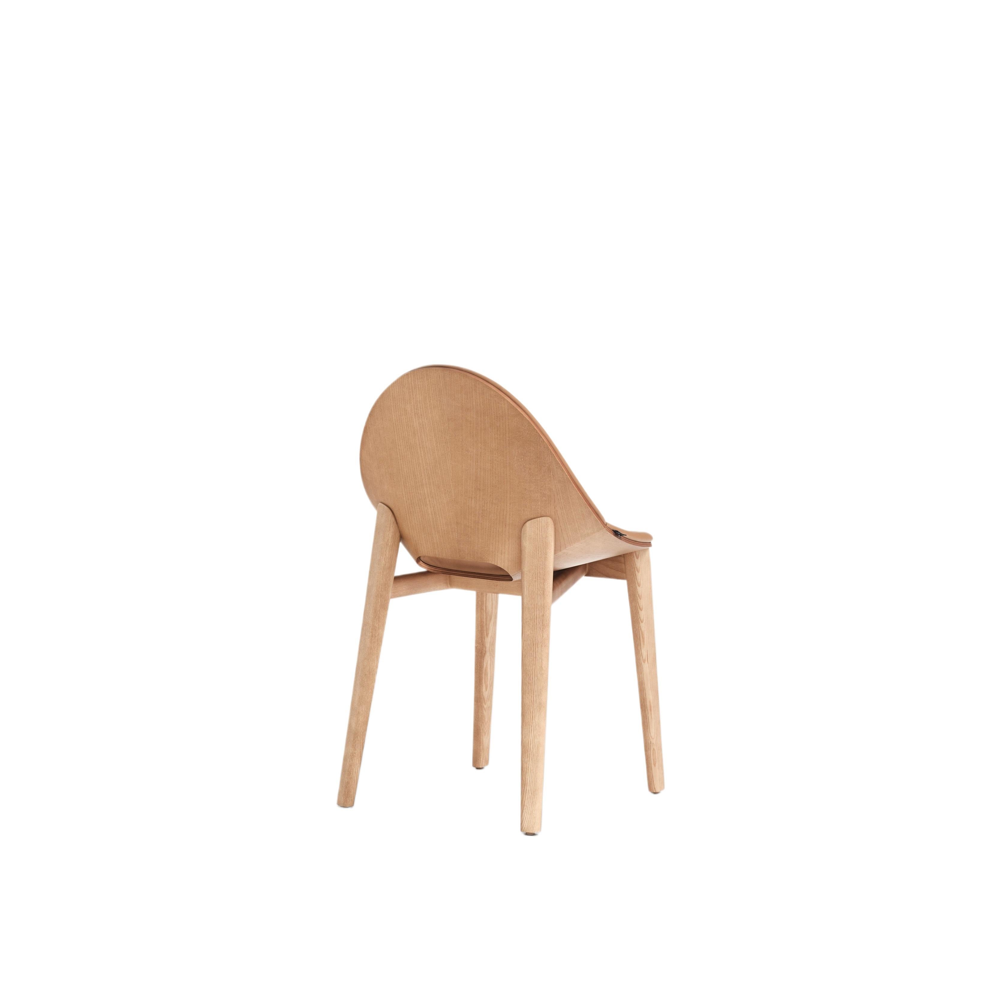 Set aus 8 Esszimmerstühlen mit halbgepolstertem Sitz und Rückenlehne in Nussbaumoptik im Angebot 2