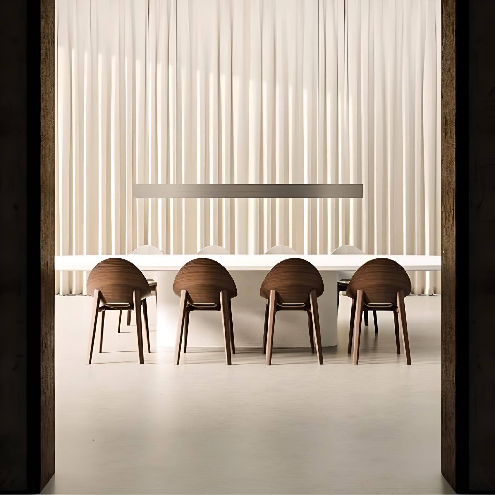 Set aus 8 Esszimmerstühlen mit halbgepolstertem Sitz und Rückenlehne in Nussbaumoptik (Stoff) im Angebot