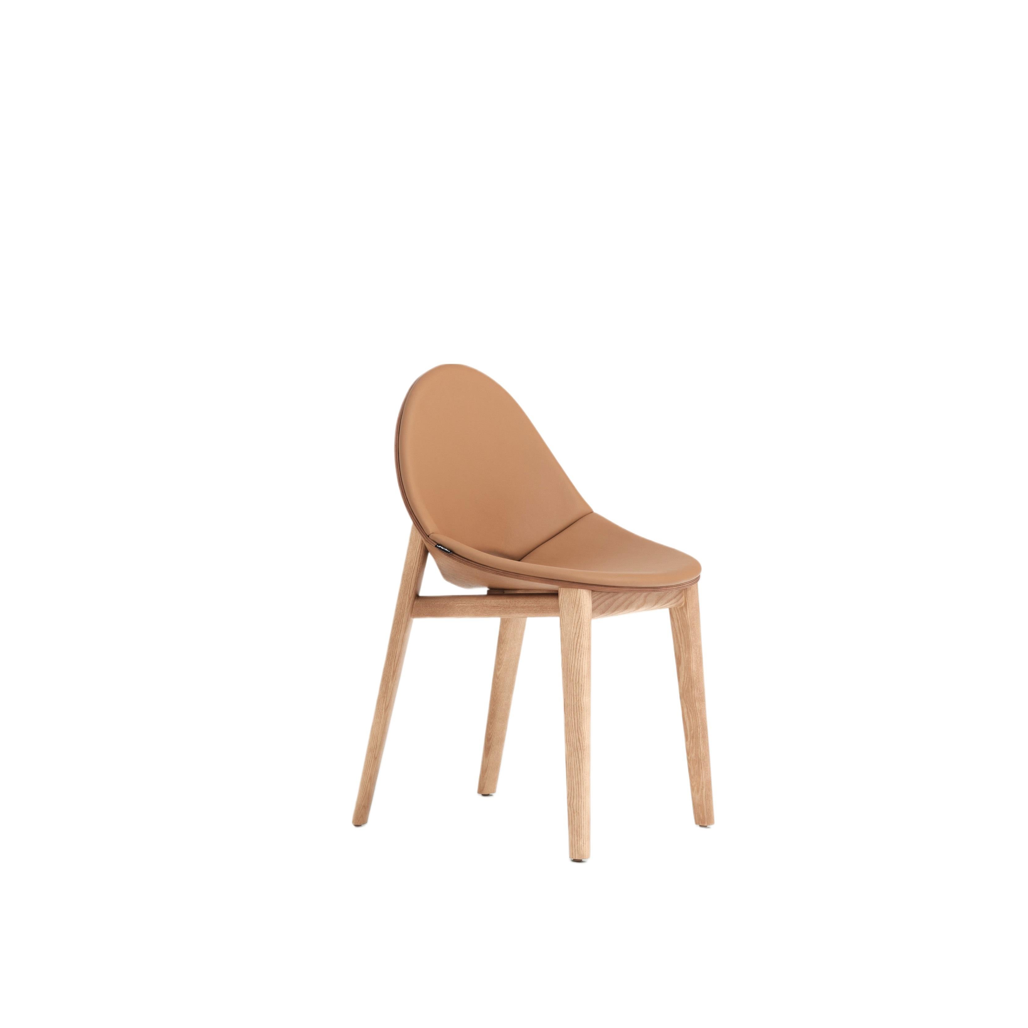 Set aus 8 Esszimmerstühlen mit halbgepolstertem Sitz und Rückenlehne in Nussbaumoptik im Angebot 1