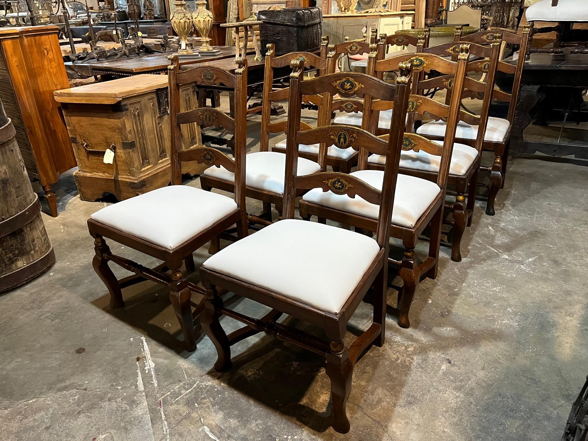 Set Of 8 Early 18th Century Italian Dining Chairs In Good Condition For Sale In Round Top, TX