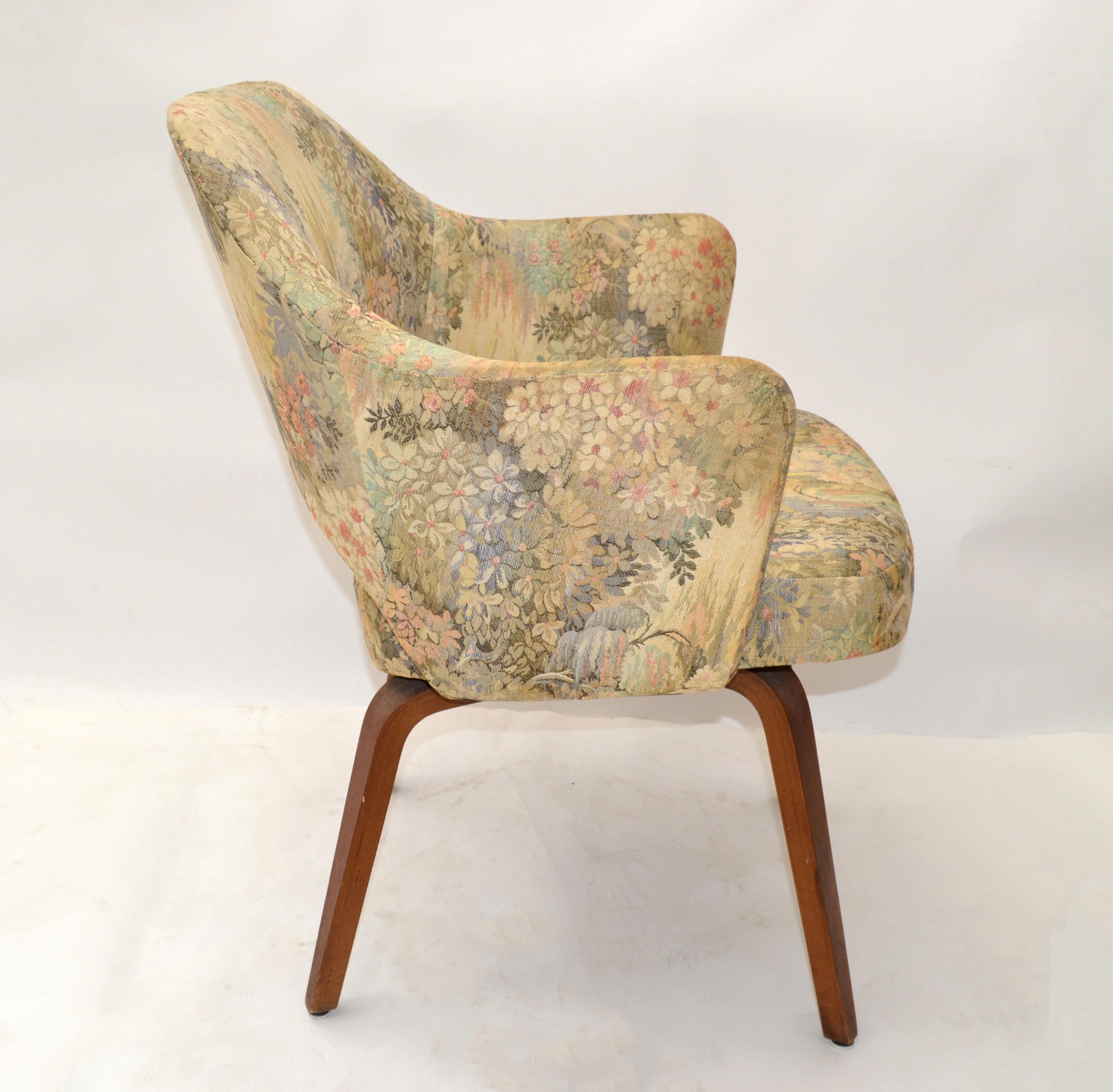 Mid-20th Century Set of 8 Eeero Saarinen Executive Knoll Dining Chairs Original Fabric Wood Legs