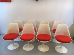 Set of 8 Eero Saarinen Vintage Tulip Chairs by Knoll International, ca. 1970s