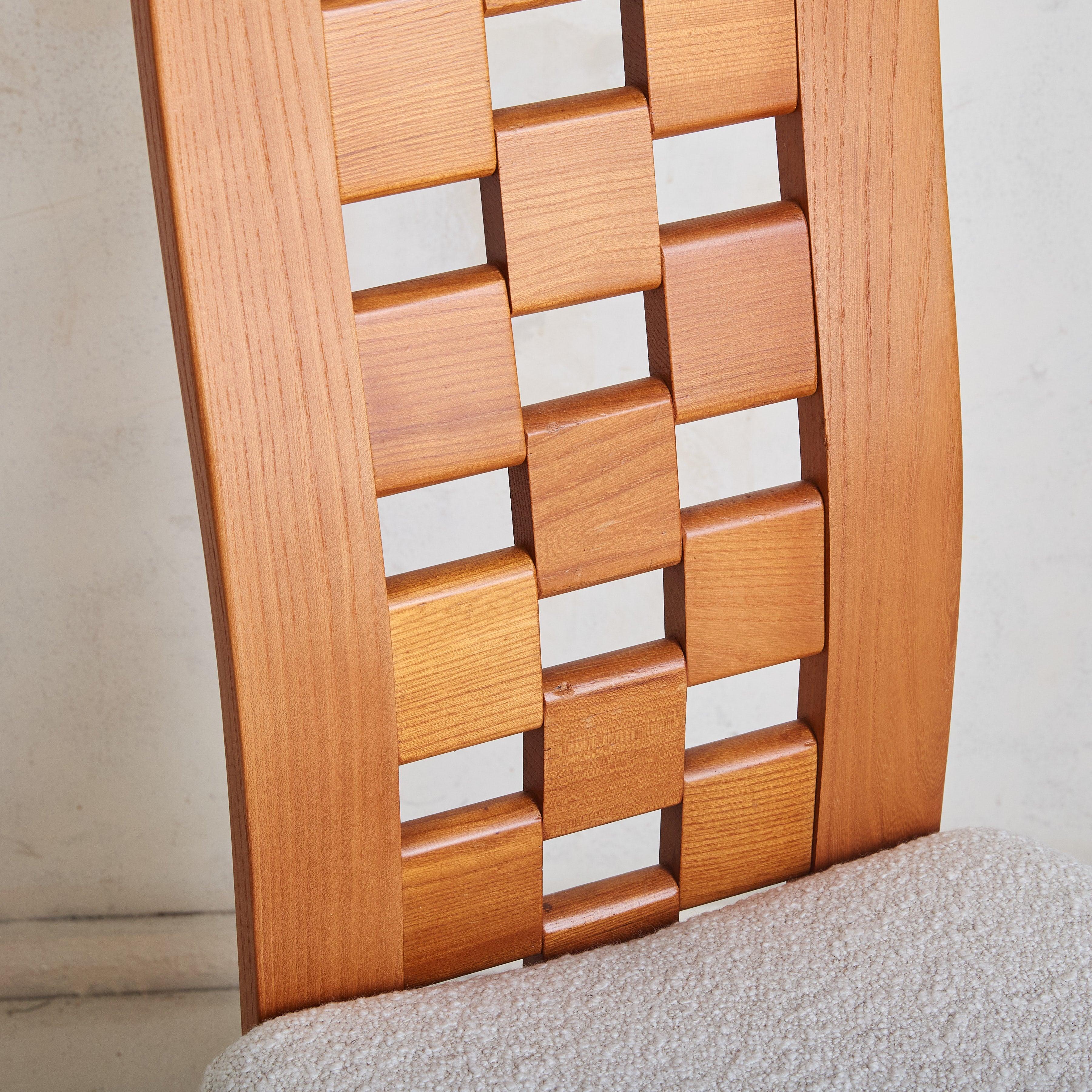 Ensemble de 8 chaises de salle à manger en orme attribuée à la Maison Regain, 1970 en vente 3