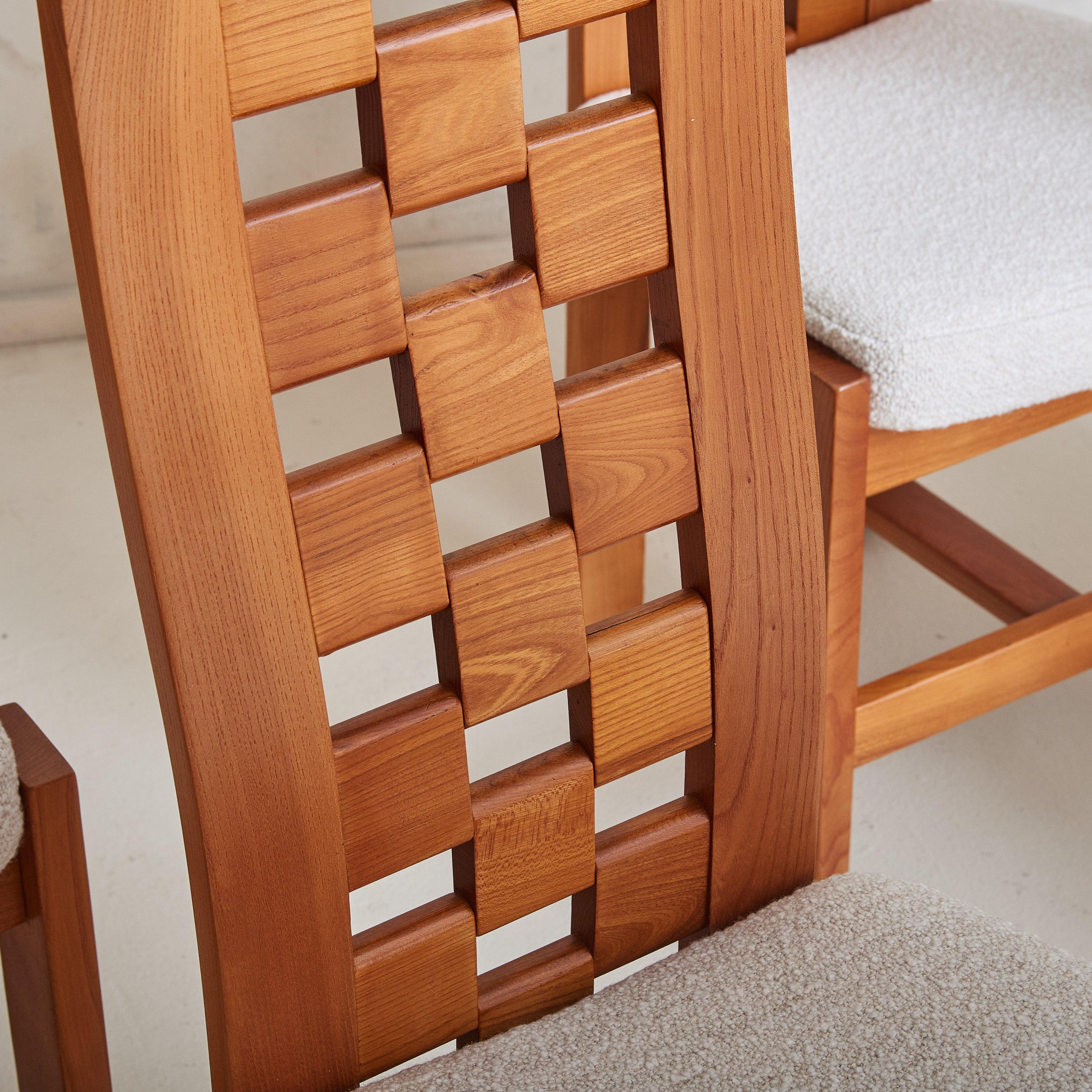 Tissu d'ameublement Ensemble de 8 chaises de salle à manger en orme attribuée à la Maison Regain, 1970 en vente