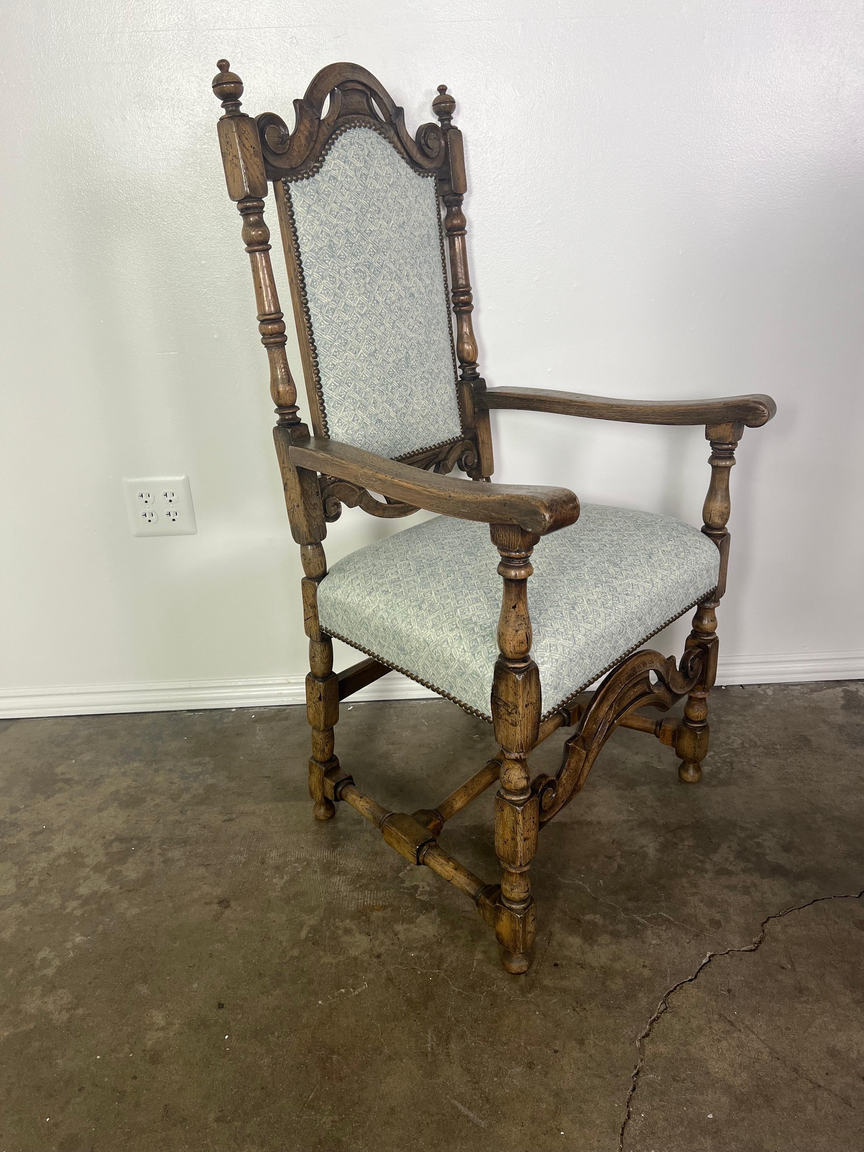 Ensemble de 8 chaises de salle à manger anglaises du 19ème siècle avec tapisserie en lin en vente 5