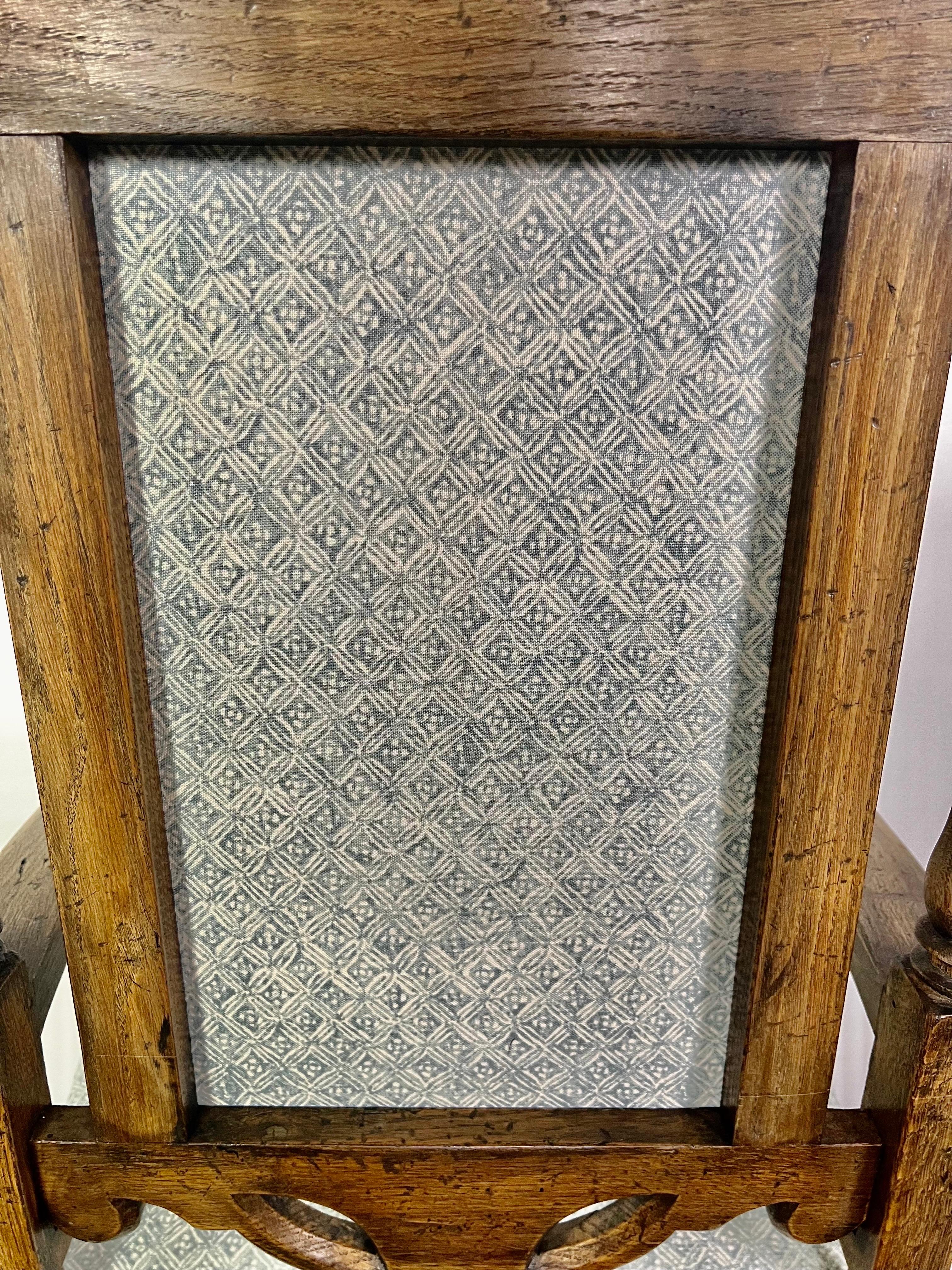Ensemble de 8 chaises de salle à manger anglaises du 19ème siècle avec tapisserie en lin en vente 8