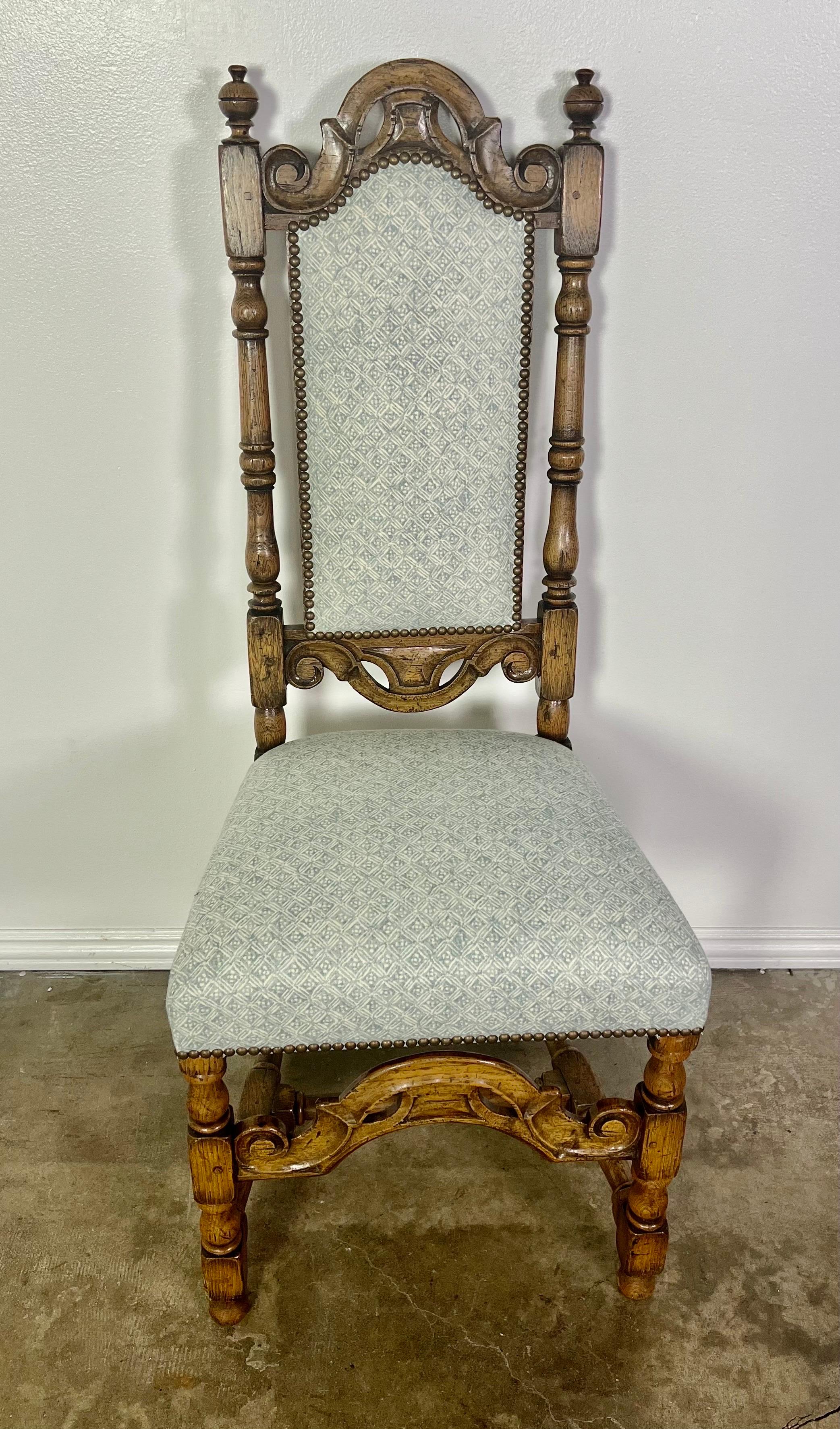 Ensemble de 8 chaises de salle à manger anglaises du 19ème siècle avec tapisserie en lin en vente 10