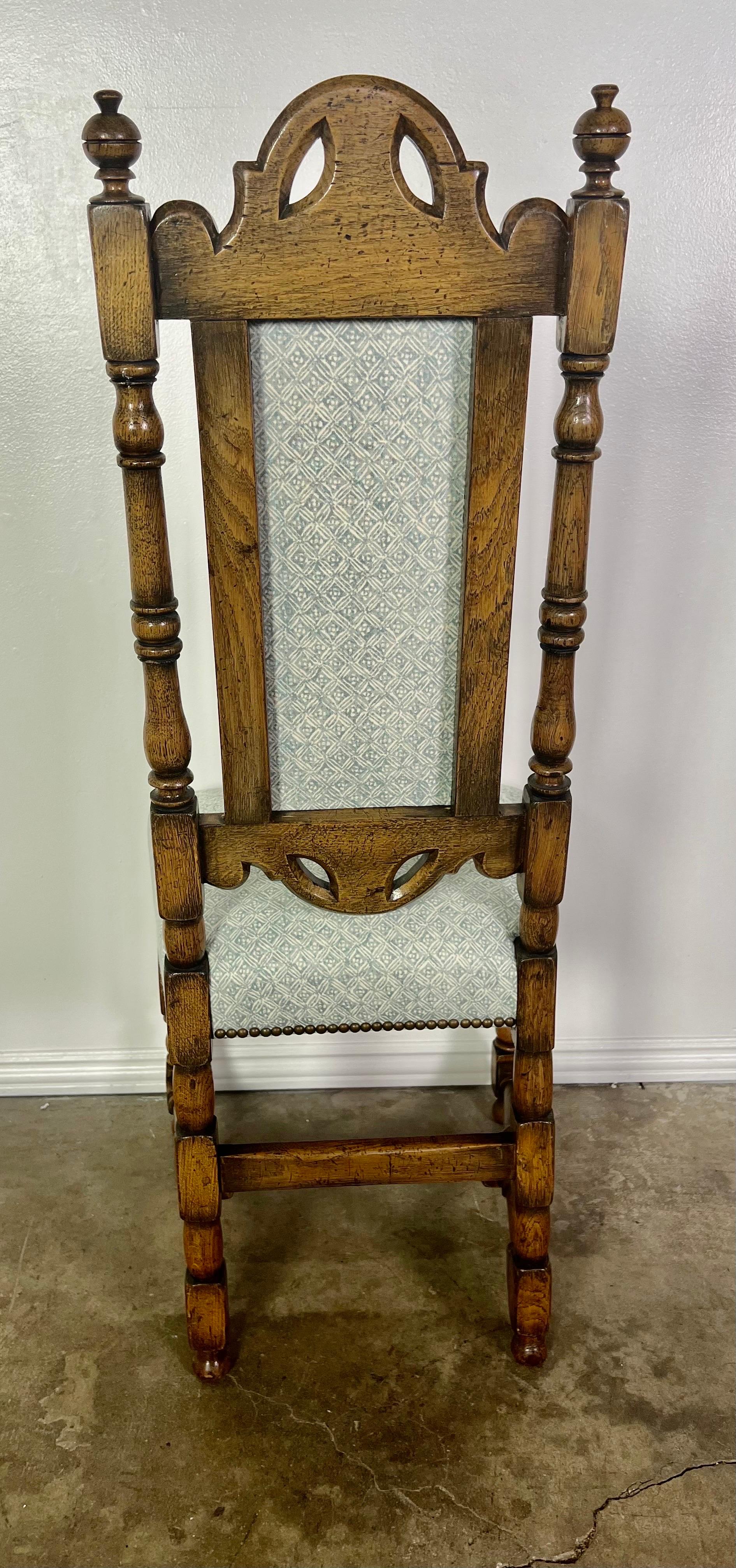 Ensemble de 8 chaises de salle à manger anglaises du 19ème siècle avec tapisserie en lin en vente 12