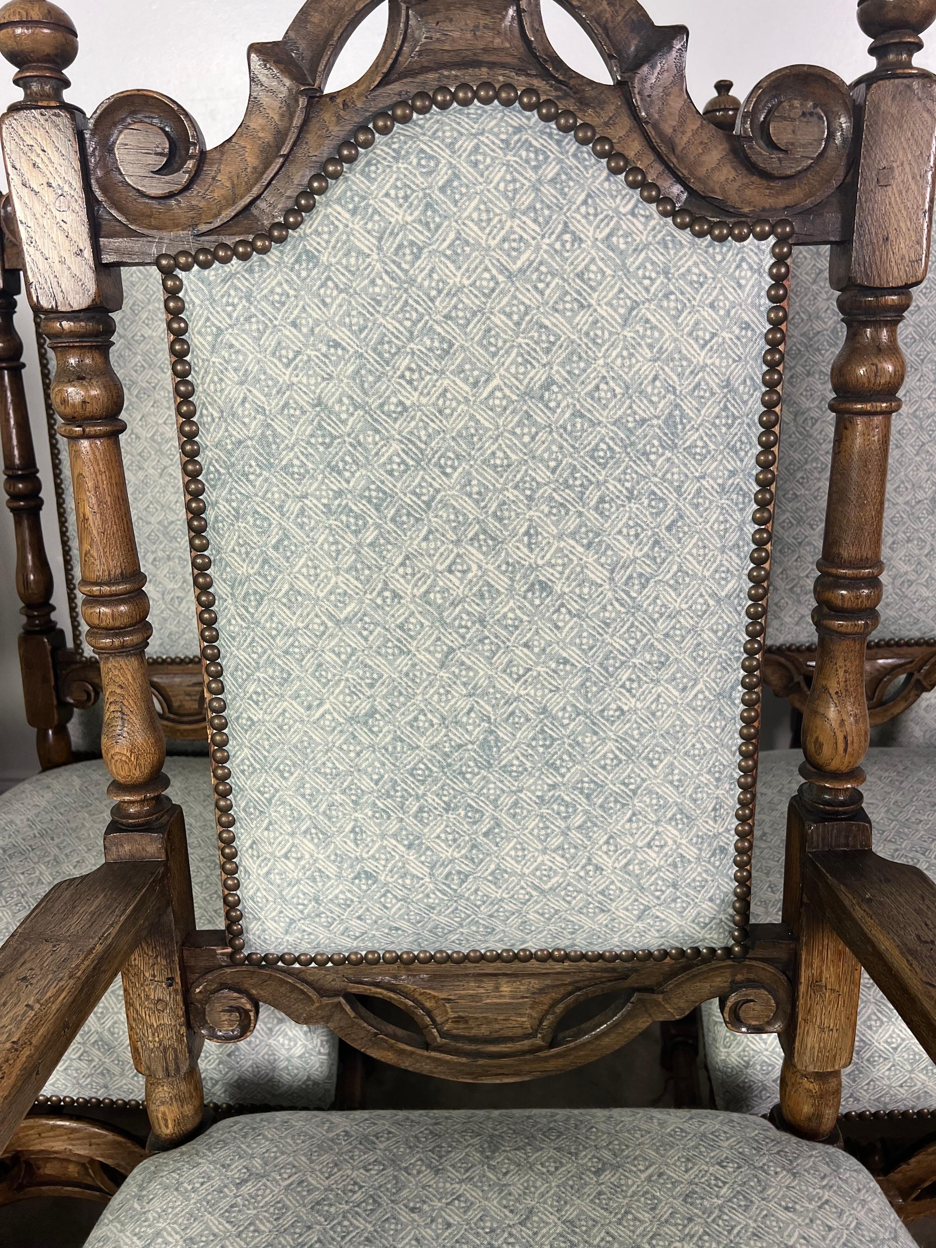 Ensemble de 8 chaises de salle à manger anglaises du 19ème siècle avec tapisserie en lin Abîmé - En vente à Los Angeles, CA
