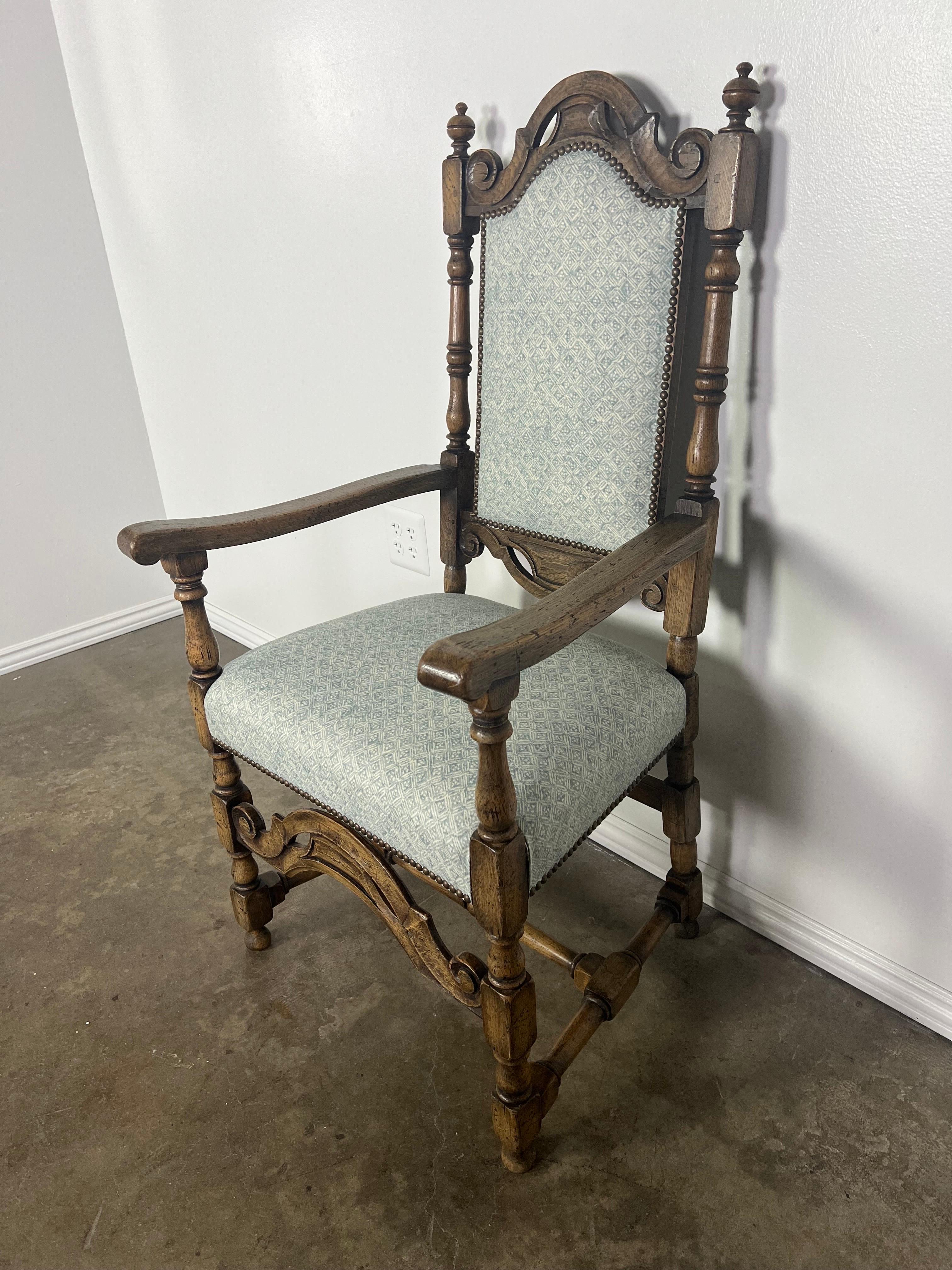 Ensemble de 8 chaises de salle à manger anglaises du 19ème siècle avec tapisserie en lin en vente 1