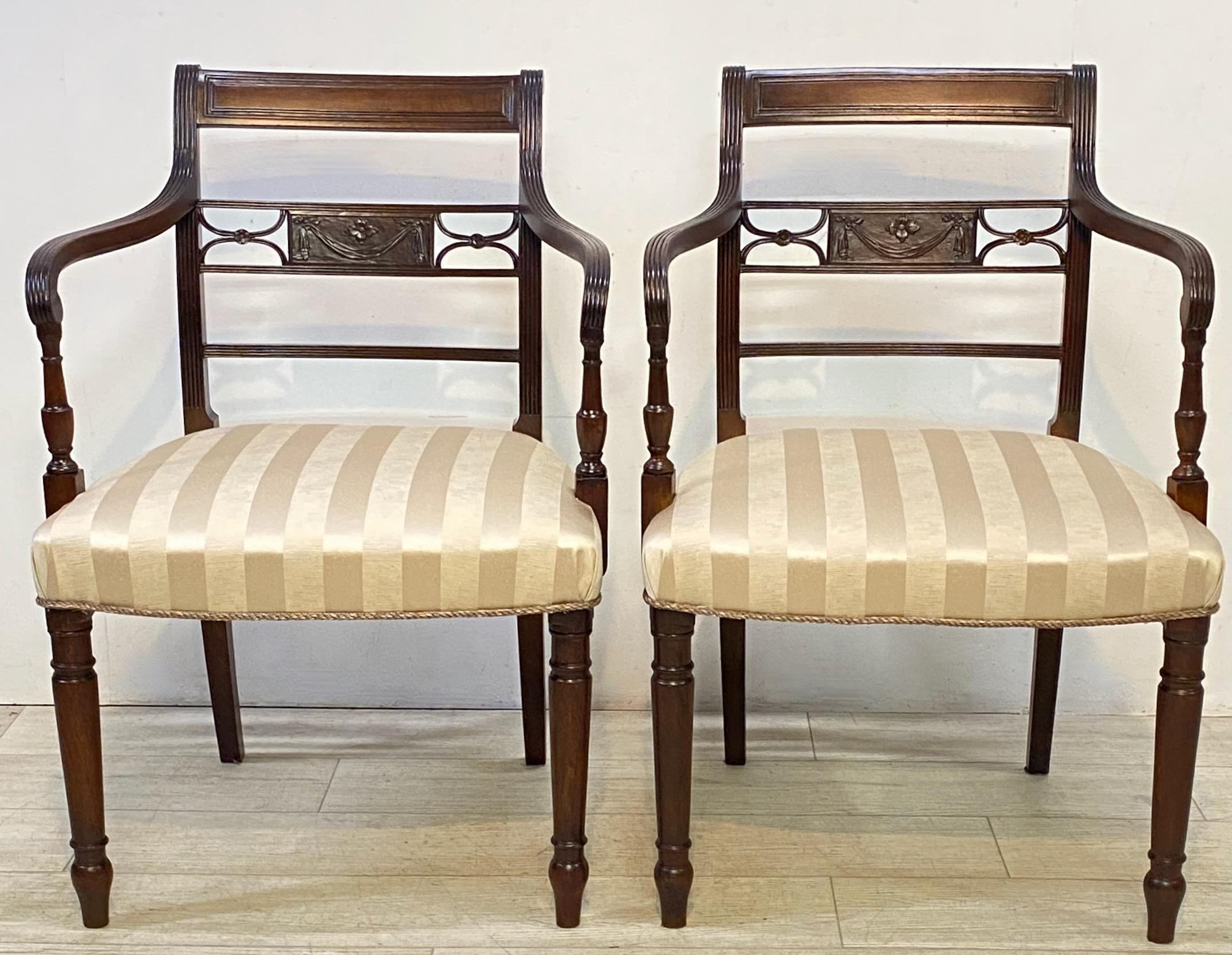 Set of 8 English George III Mahogany Dining Chairs, Early 19th Century In Good Condition For Sale In San Francisco, CA