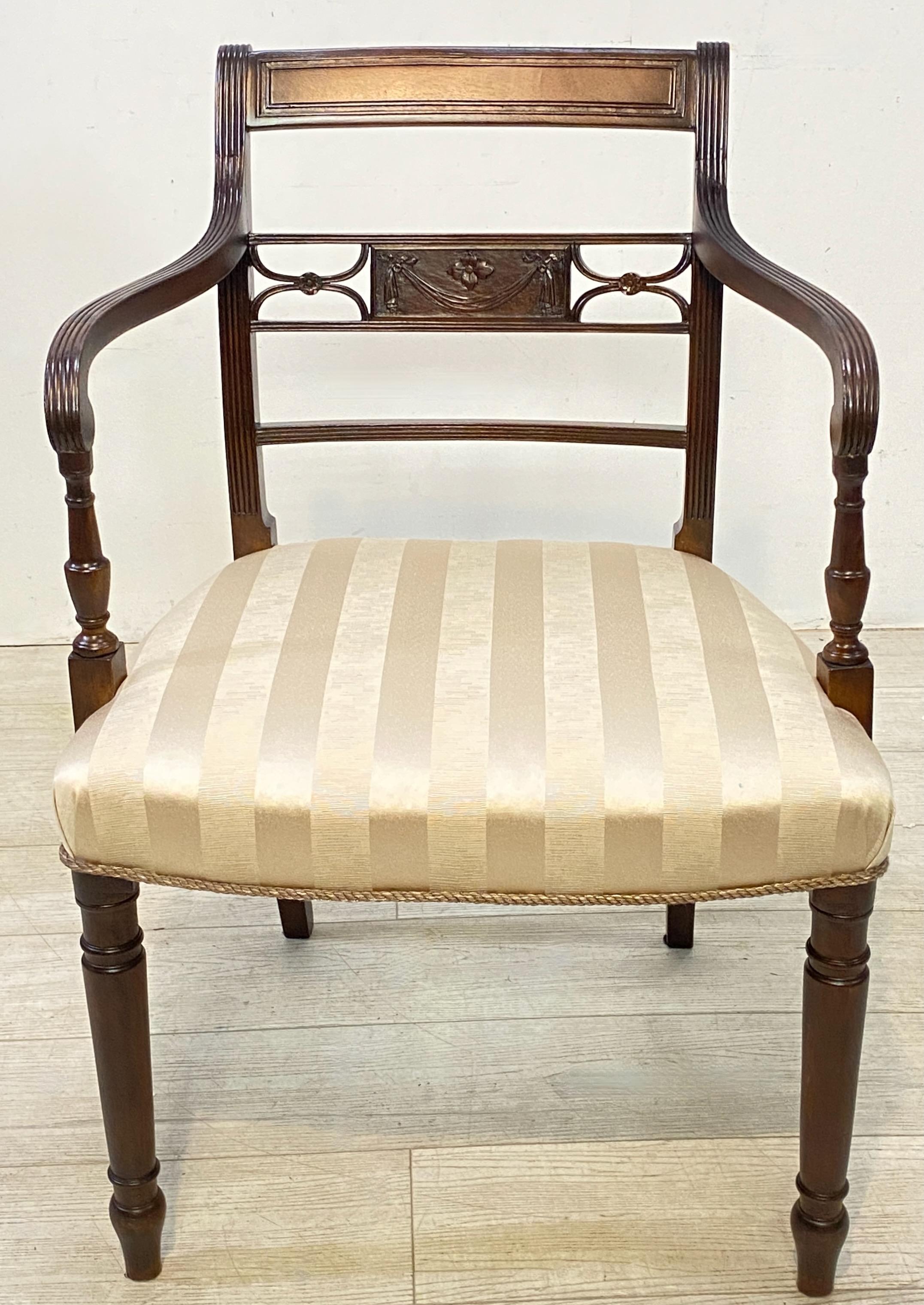 Set of 8 English George III Mahogany Dining Chairs, Early 19th Century For Sale 1