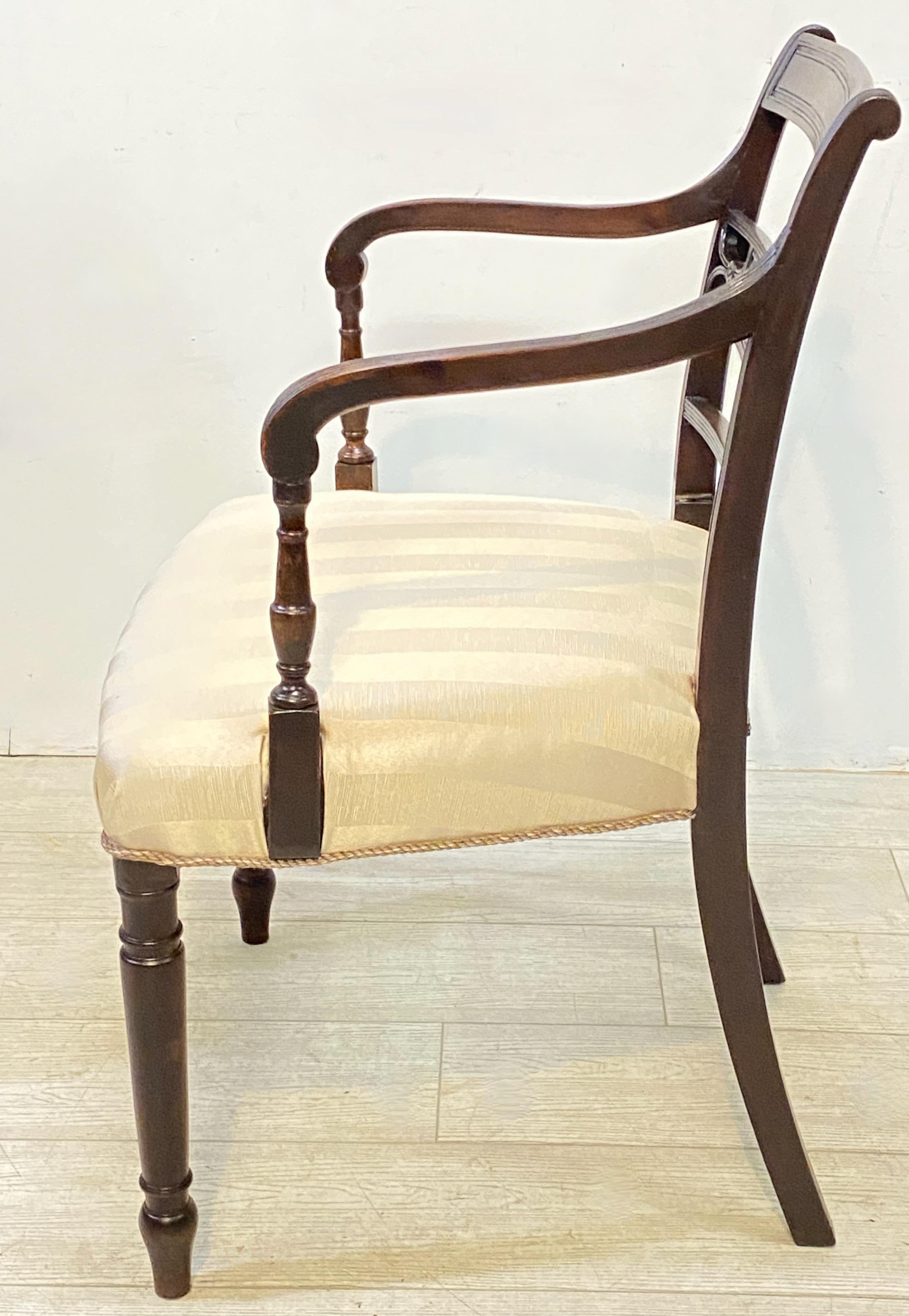 Set von 8 englischen Mahagoni-Esszimmerstühlen im George-III-Stil, frühes 19. Jahrhundert im Zustand „Gut“ im Angebot in San Francisco, CA