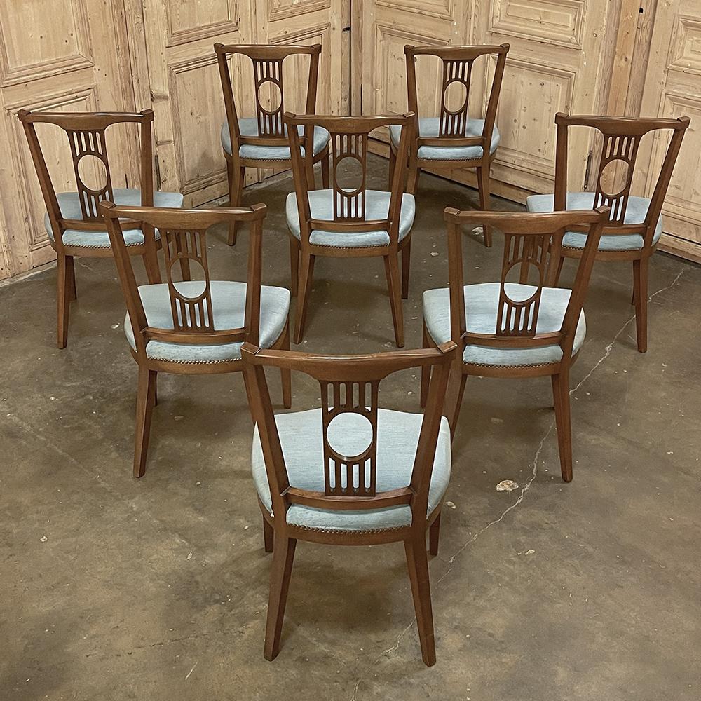 20ième siècle Ensemble de 8 chaises de salle à manger anglaises Hepplewhite en vente