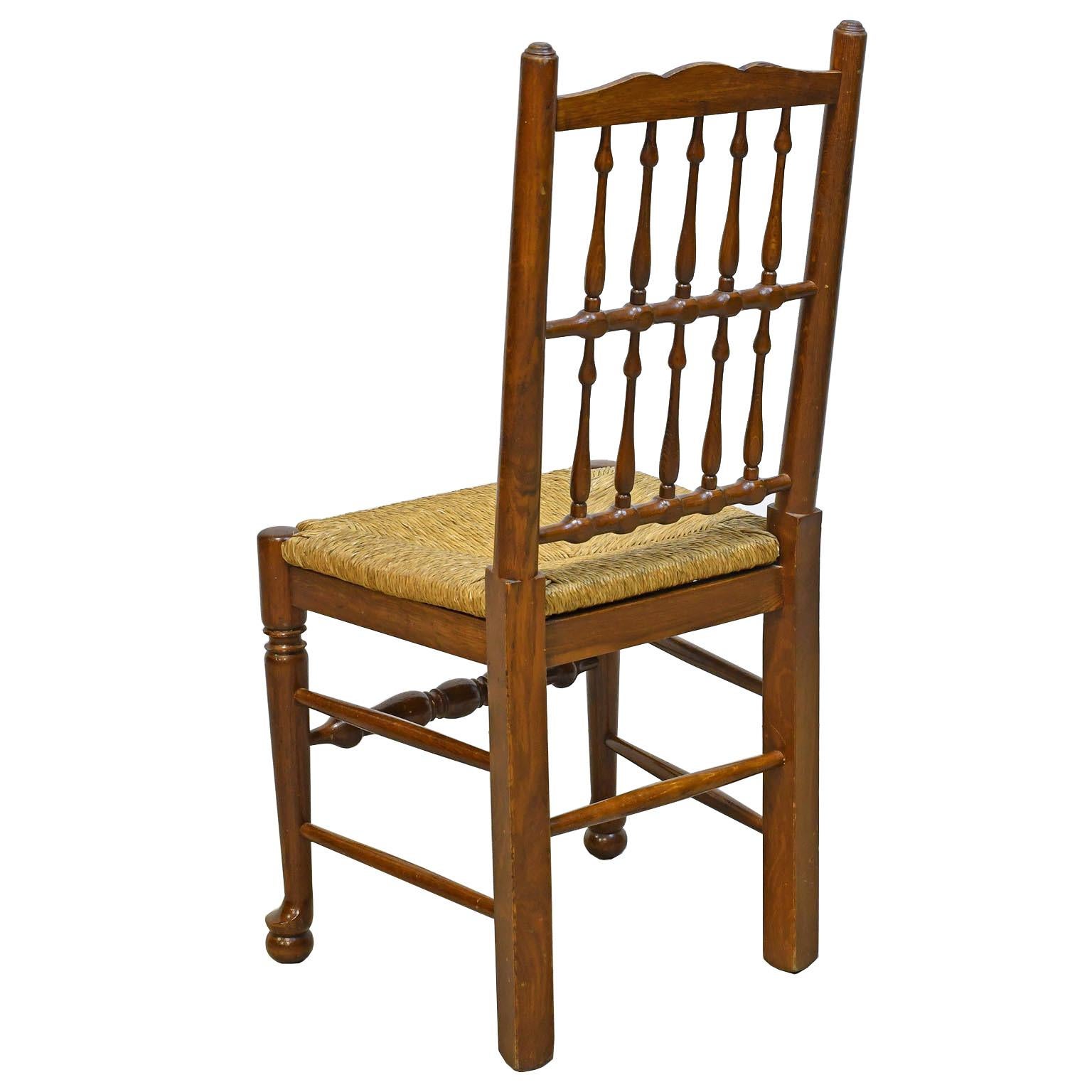 Set of 8 English Made Oak Dining Chairs with Rush Seats, circa 1990s In Good Condition In Miami, FL