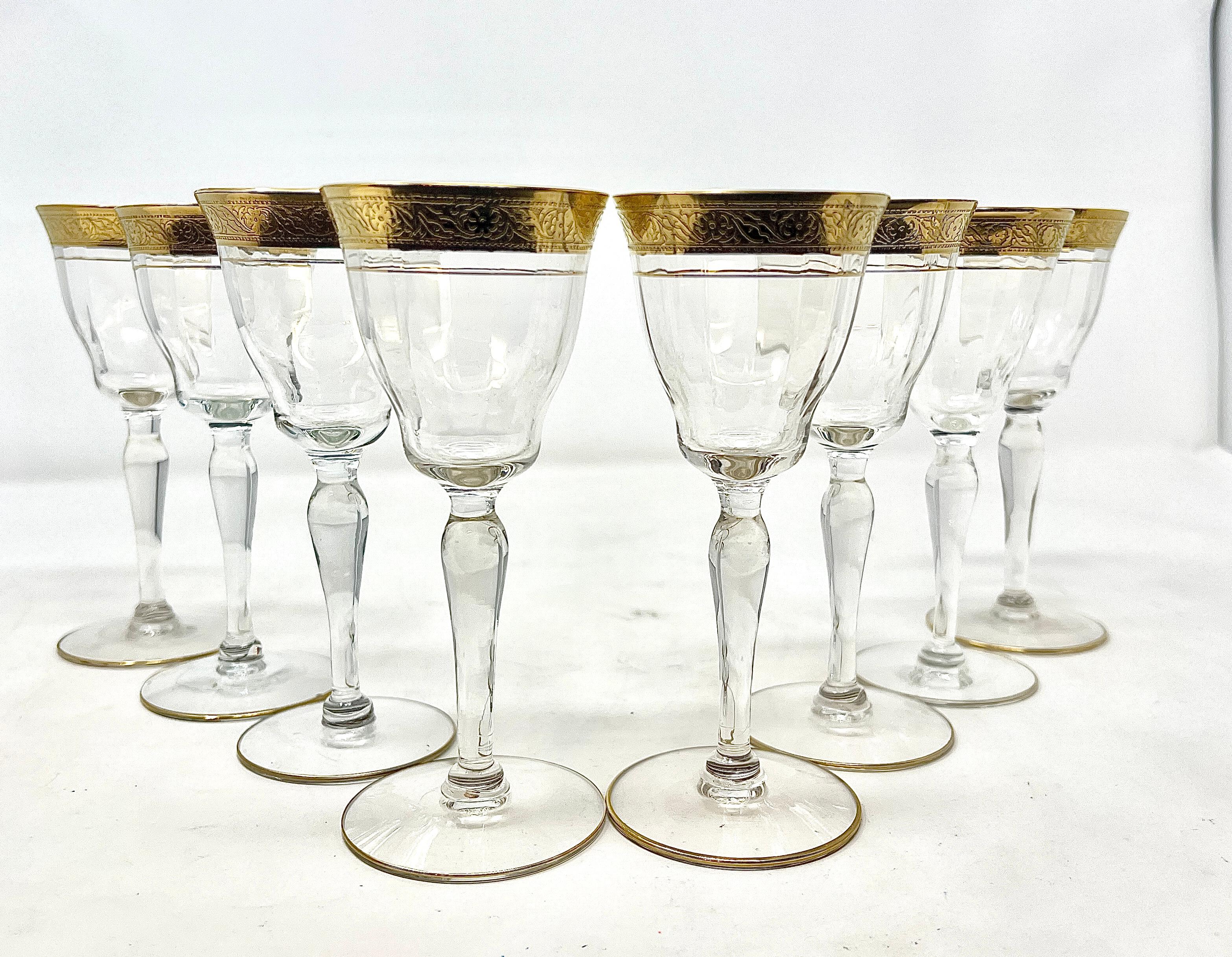 Set of 8 Estate Cut Crystal with Gold Etching Cordial Glasses, Circa 1930-1940. In Good Condition For Sale In New Orleans, LA