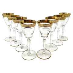 Ensemble de 8 verres à cordial en cristal taillé avec gravure d'or, vers 1930-1940.