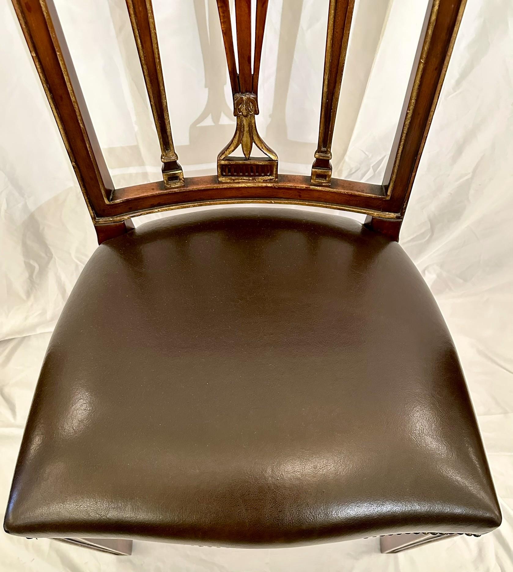 Tappezzeria Set di 8 sedie da pranzo di proprietà in mogano inglese Hepplewhite Design, anni '50 circa. in vendita