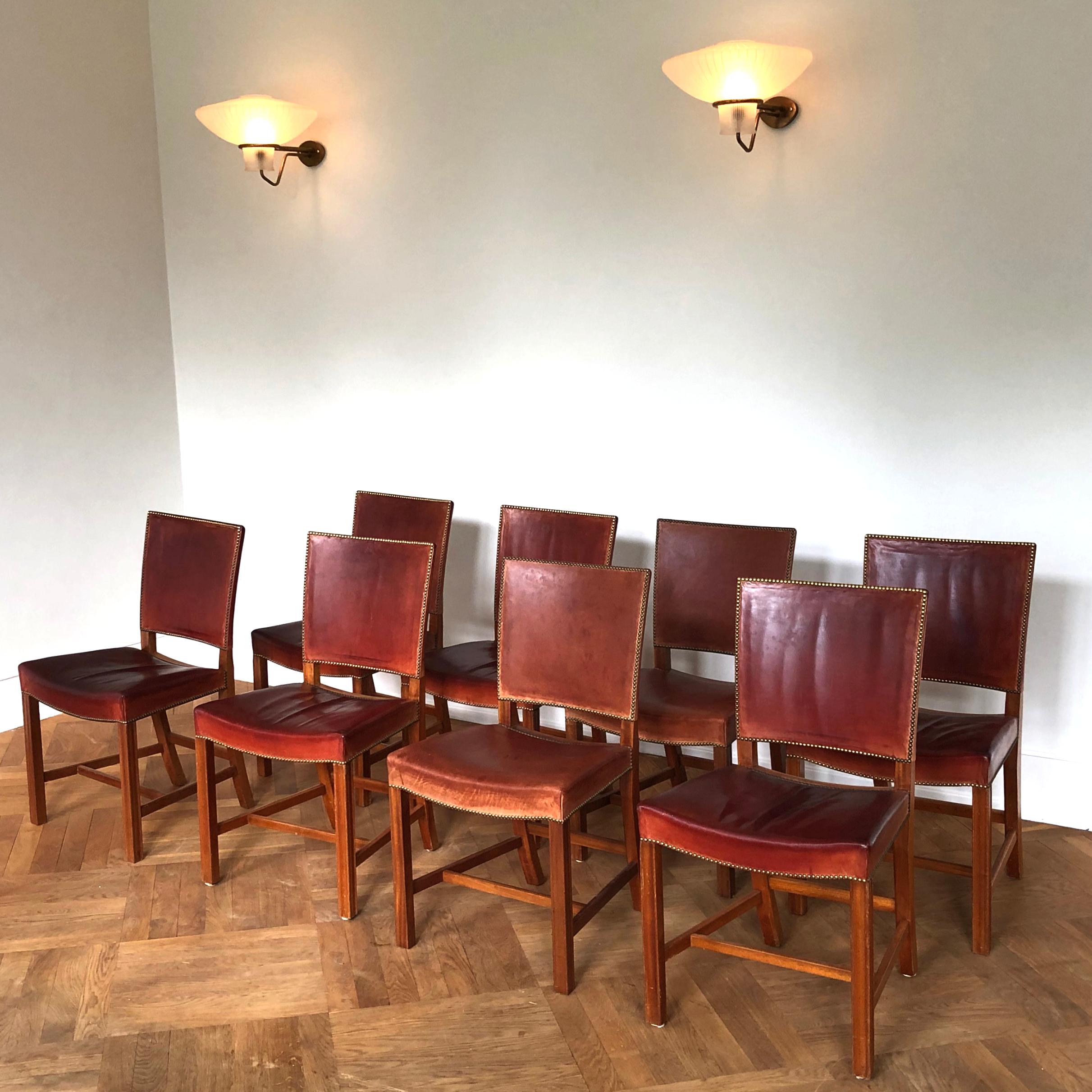 KAARE KLINT & RUD RASMUSSEN SNEDKERIER - SCANDINAVIAN MODERN

A set of eight Kaare Klint 'Red Chairs', small model, all acquired from the same provenance.

Profiled legs of mahogany, seat and back with original red Nigerian goat leather and fitted