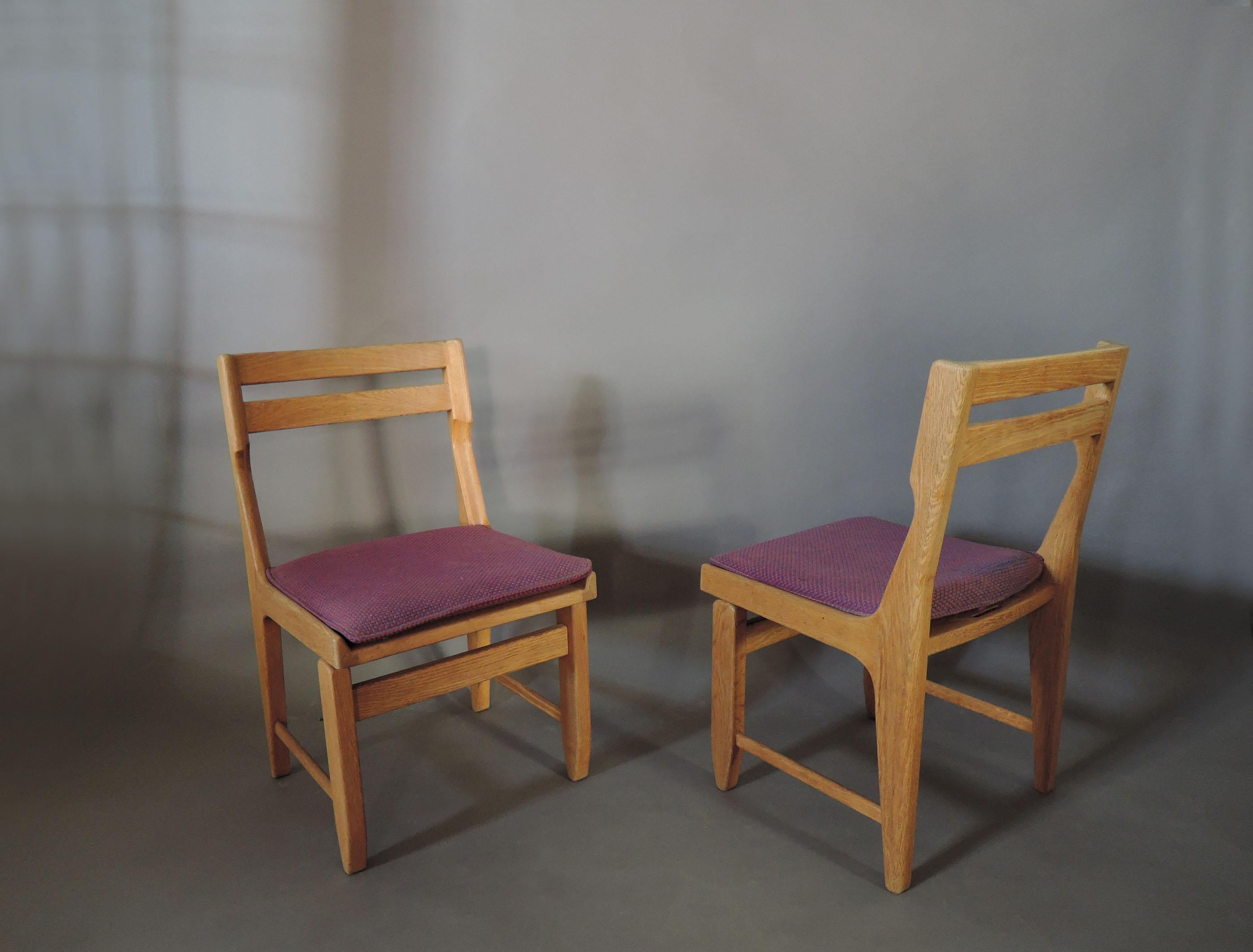 Set of 8 Fine 1970s Oak Dining Chairs by Guillerme & Chambron  In Good Condition For Sale In Long Island City, NY