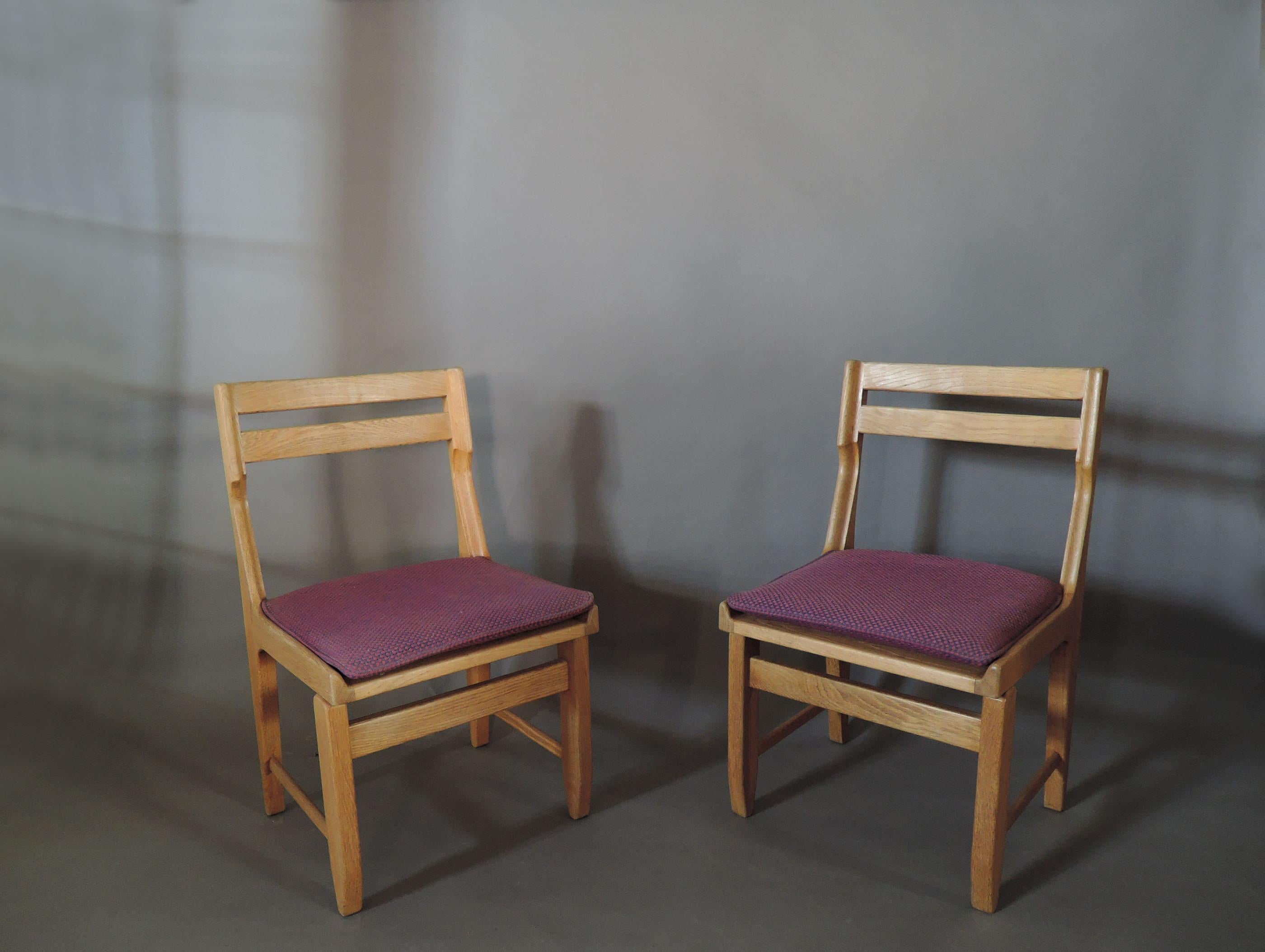 Late 20th Century Set of 8 Fine 1970s Oak Dining Chairs by Guillerme & Chambron  For Sale