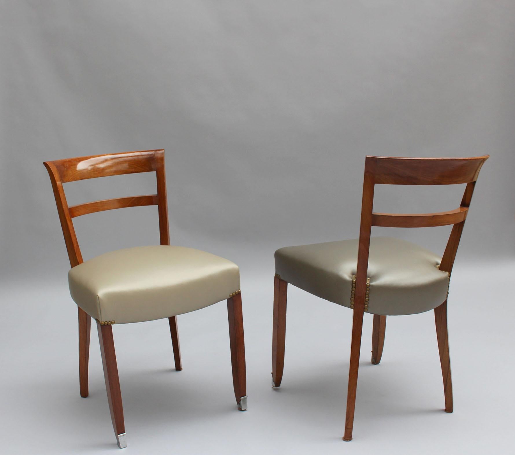 Set von 8 feinen französischen Esszimmerstühlen aus den 1930er Jahren von Jules Leleu (Esstisch verfügbar) (Französisch) im Angebot