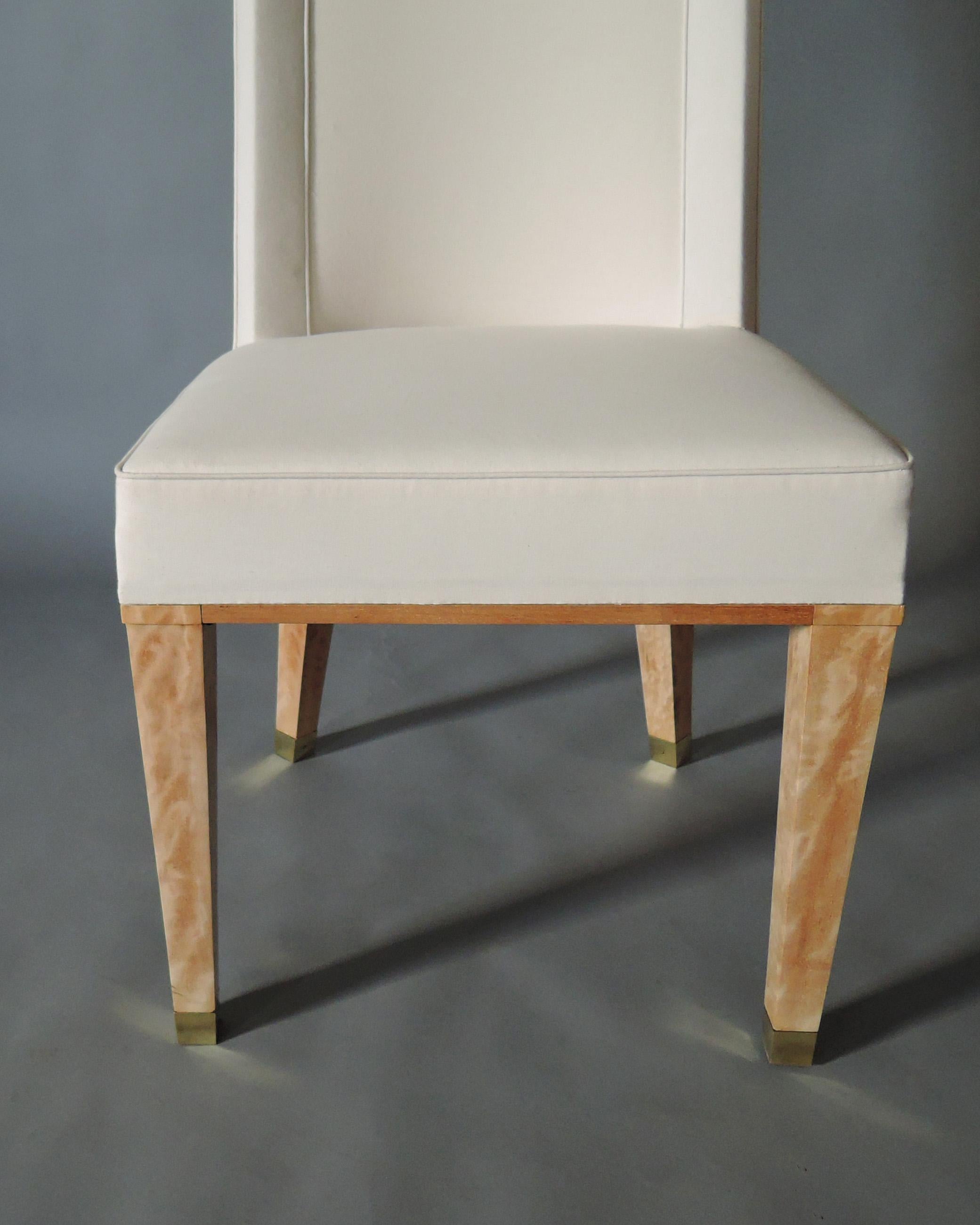 Satz von 8 französischen Esszimmerstühlen aus gebleichtem Mahagoni der 1950er Jahre von Jacques Adnet im Angebot 4